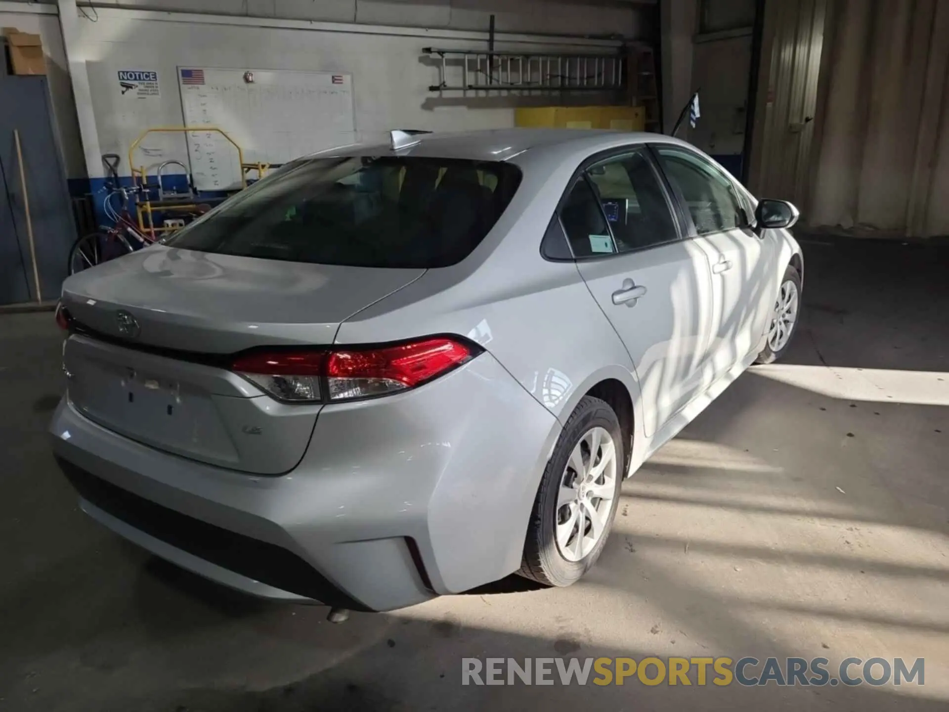 4 Photograph of a damaged car 5YFEPRAE5LP091261 TOYOTA COROLLA 2020