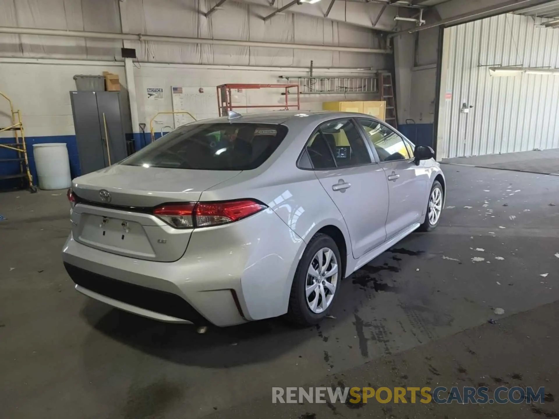 2 Photograph of a damaged car 5YFEPRAE5LP098081 TOYOTA COROLLA 2020
