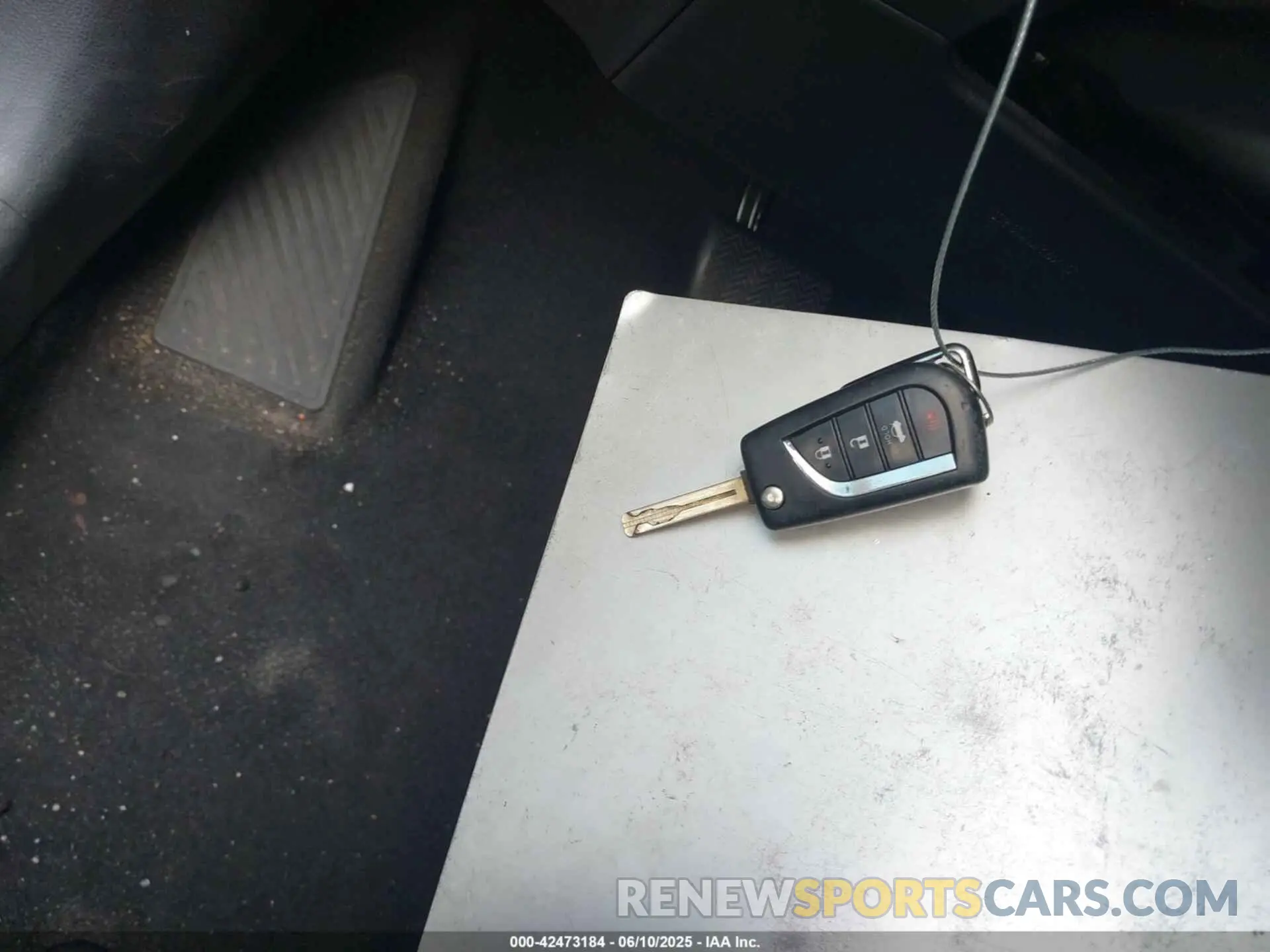 11 Photograph of a damaged car 5YFEPRAE5LP102386 TOYOTA COROLLA 2020