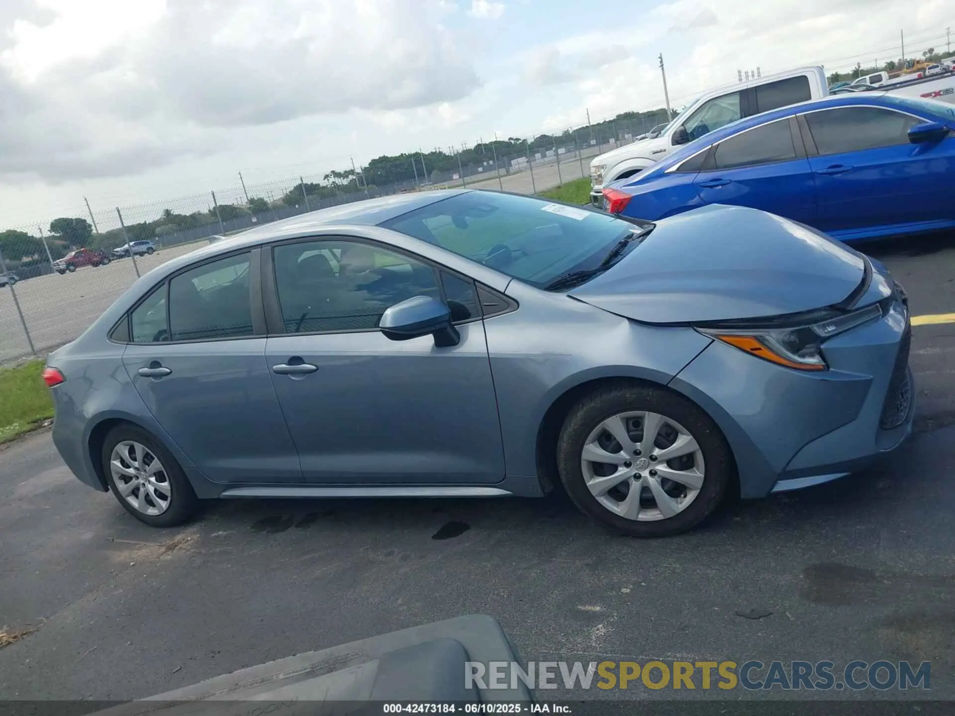 13 Photograph of a damaged car 5YFEPRAE5LP102386 TOYOTA COROLLA 2020