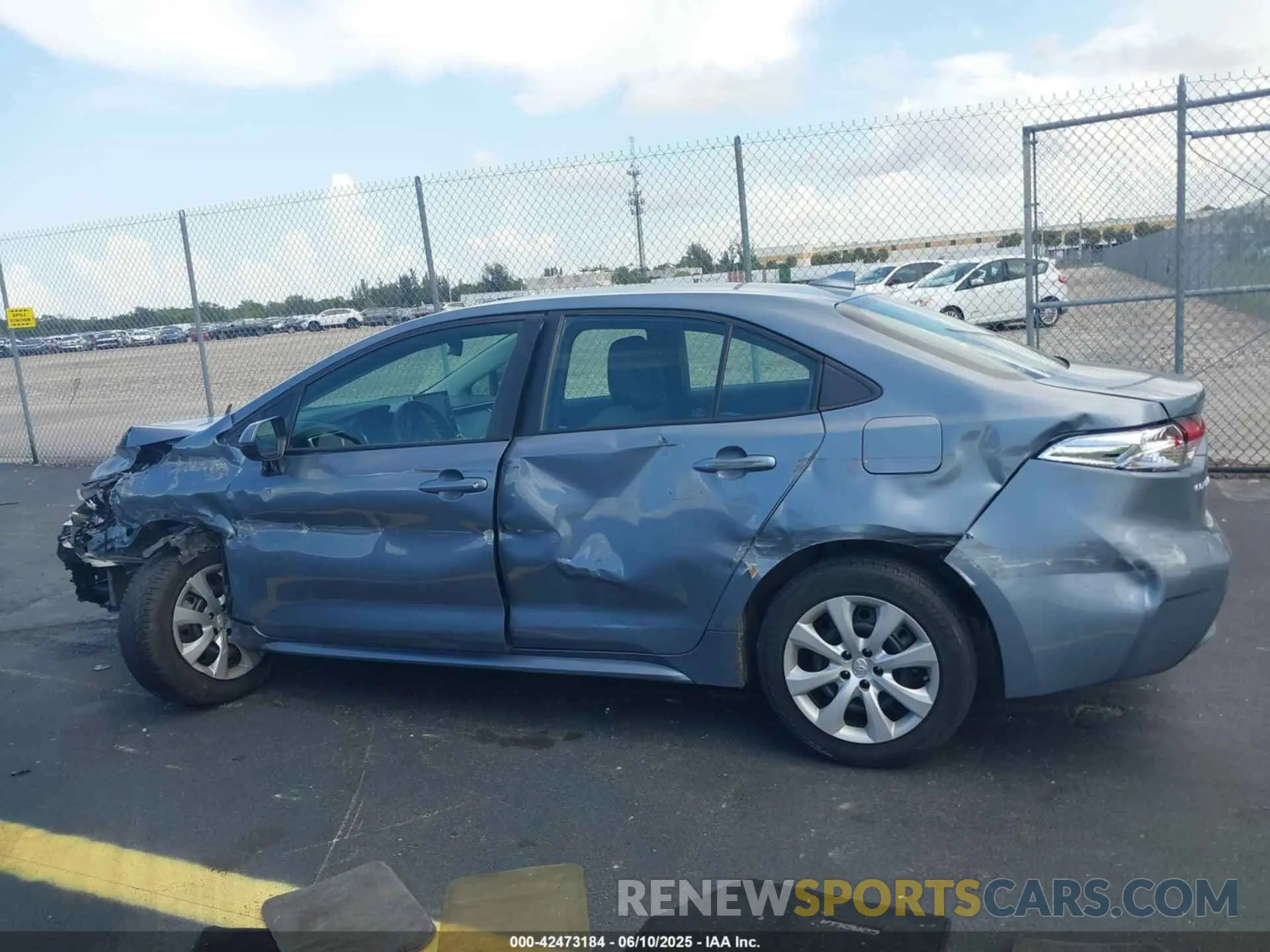 14 Photograph of a damaged car 5YFEPRAE5LP102386 TOYOTA COROLLA 2020