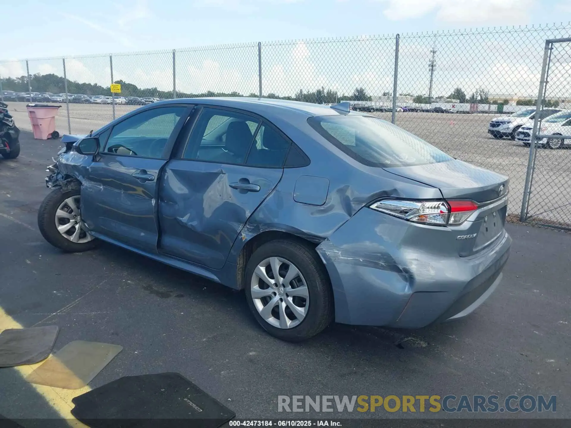 3 Photograph of a damaged car 5YFEPRAE5LP102386 TOYOTA COROLLA 2020