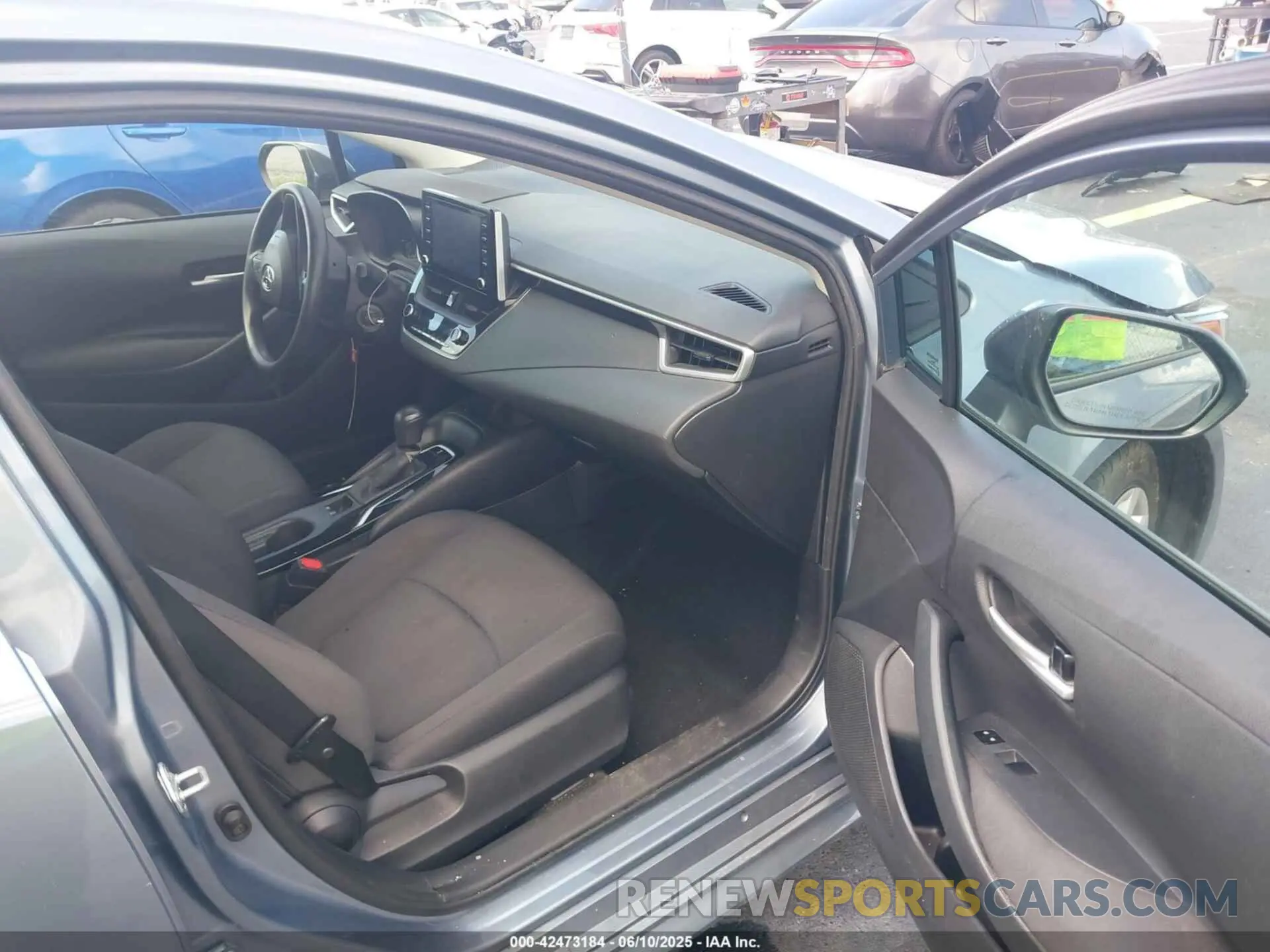 5 Photograph of a damaged car 5YFEPRAE5LP102386 TOYOTA COROLLA 2020