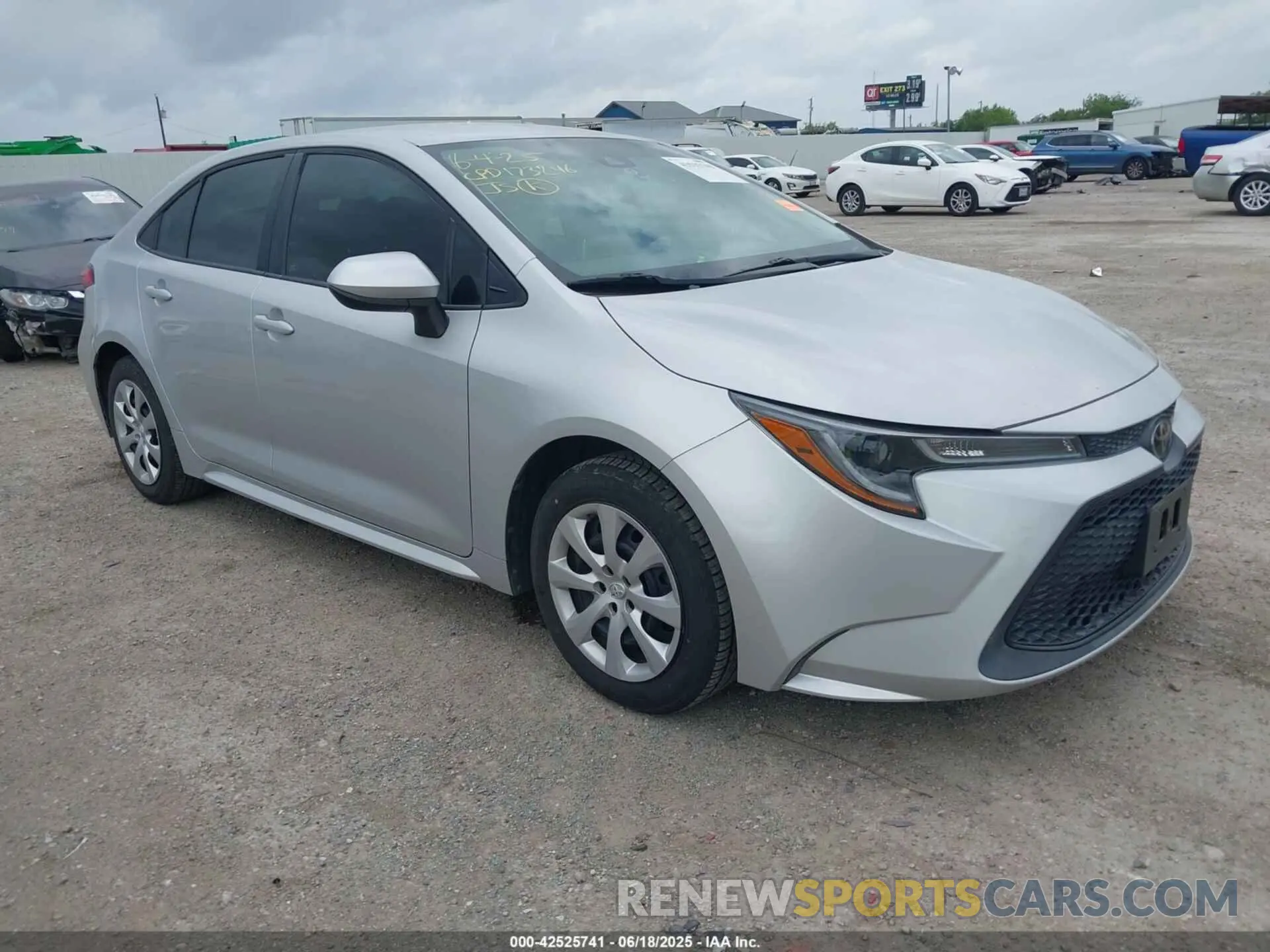 1 Photograph of a damaged car 5YFEPRAE5LP112738 TOYOTA COROLLA 2020