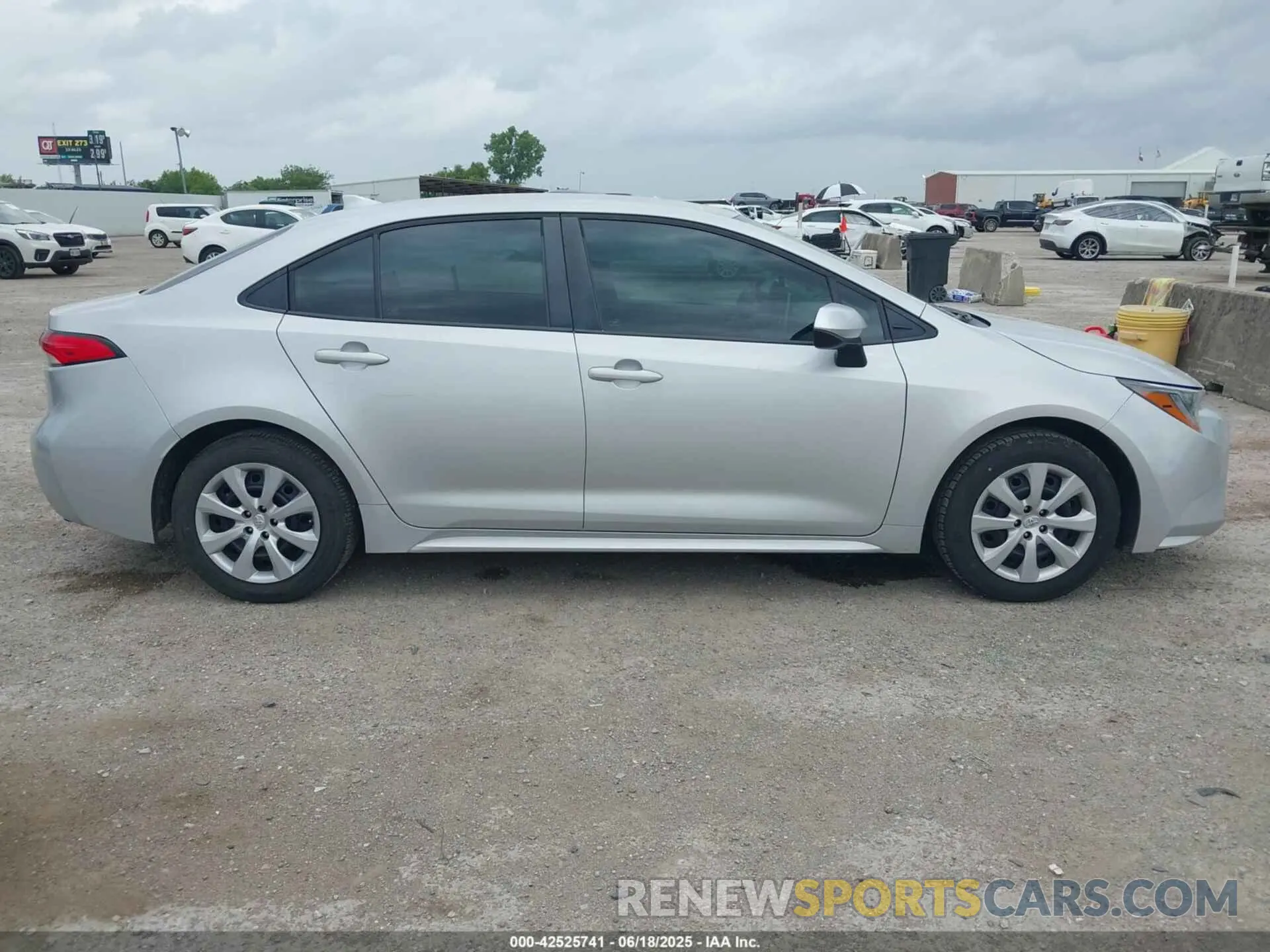 14 Photograph of a damaged car 5YFEPRAE5LP112738 TOYOTA COROLLA 2020