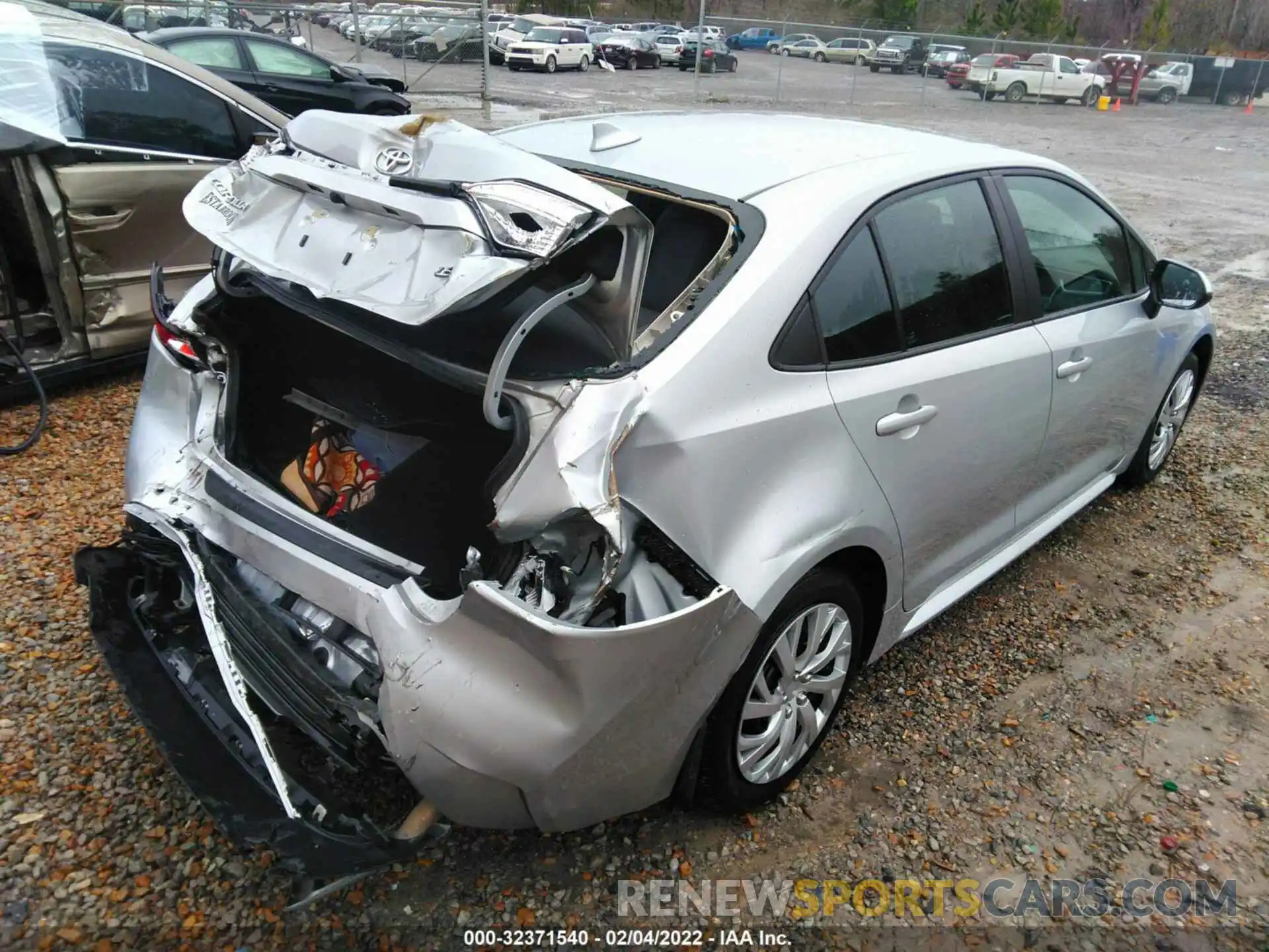 4 Photograph of a damaged car 5YFEPRAE5LP127398 TOYOTA COROLLA 2020