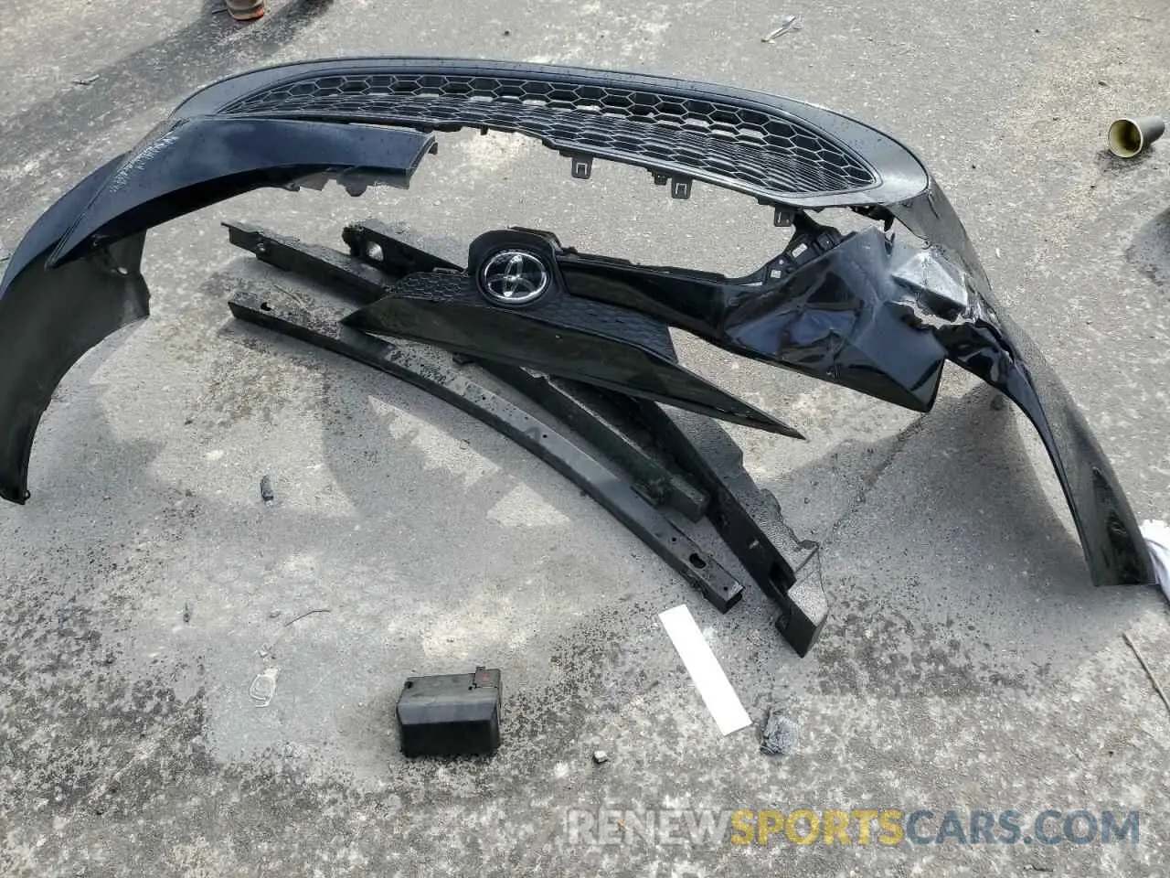 12 Photograph of a damaged car 5YFEPRAE5LP132892 TOYOTA COROLLA 2020