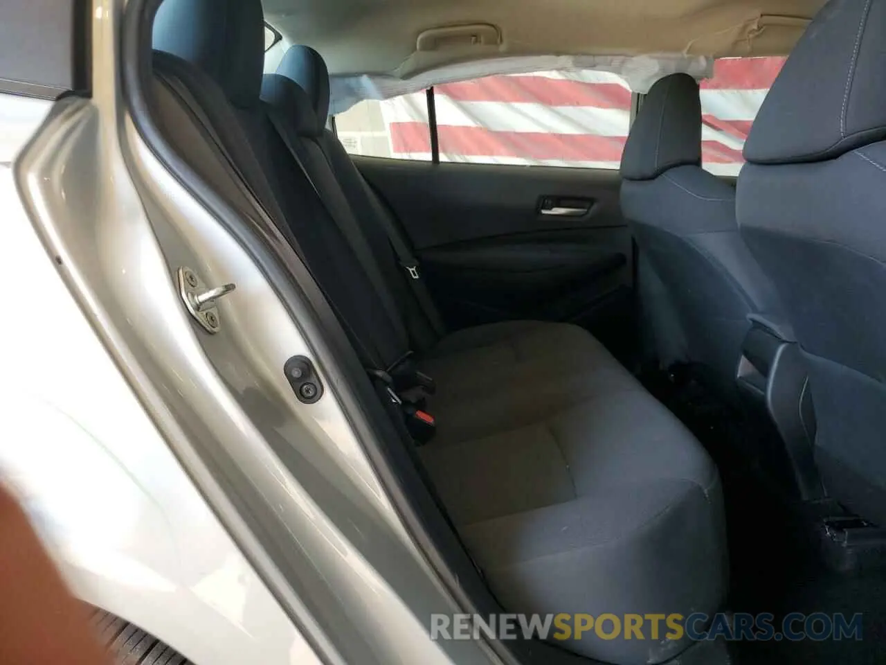 10 Photograph of a damaged car 5YFEPRAE5LP135078 TOYOTA COROLLA 2020
