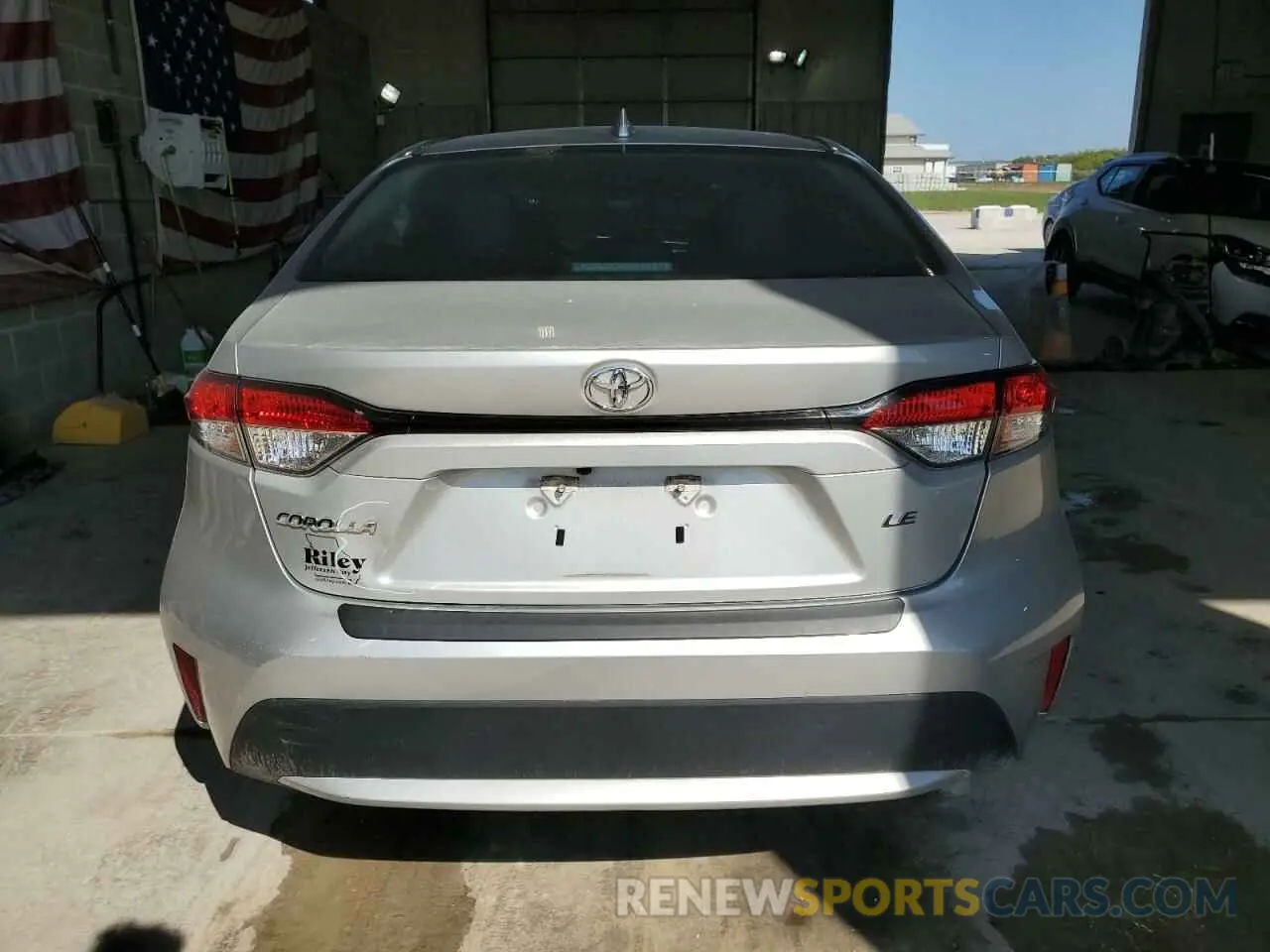 6 Photograph of a damaged car 5YFEPRAE5LP135078 TOYOTA COROLLA 2020