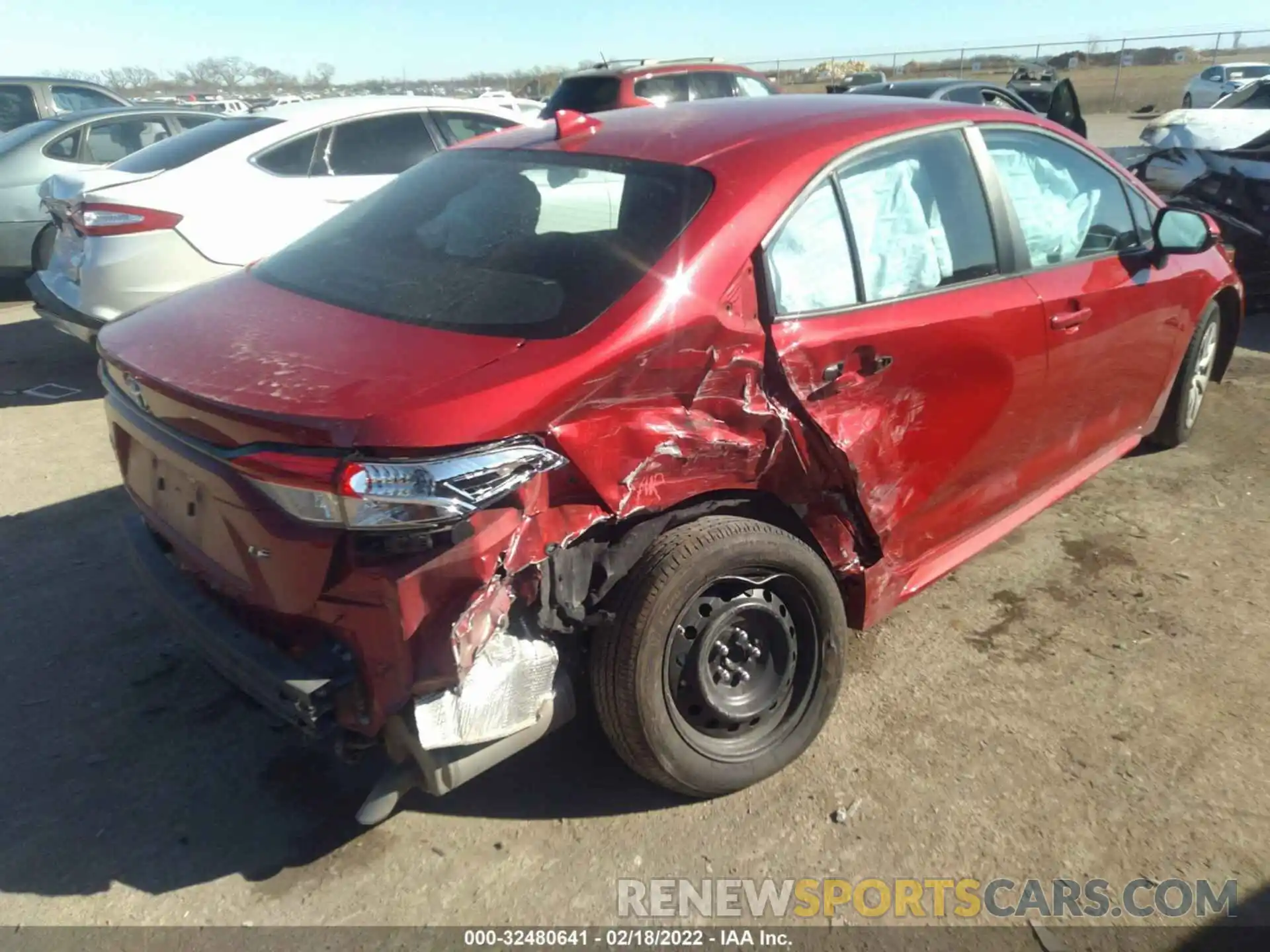 4 Photograph of a damaged car 5YFEPRAE5LP135453 TOYOTA COROLLA 2020