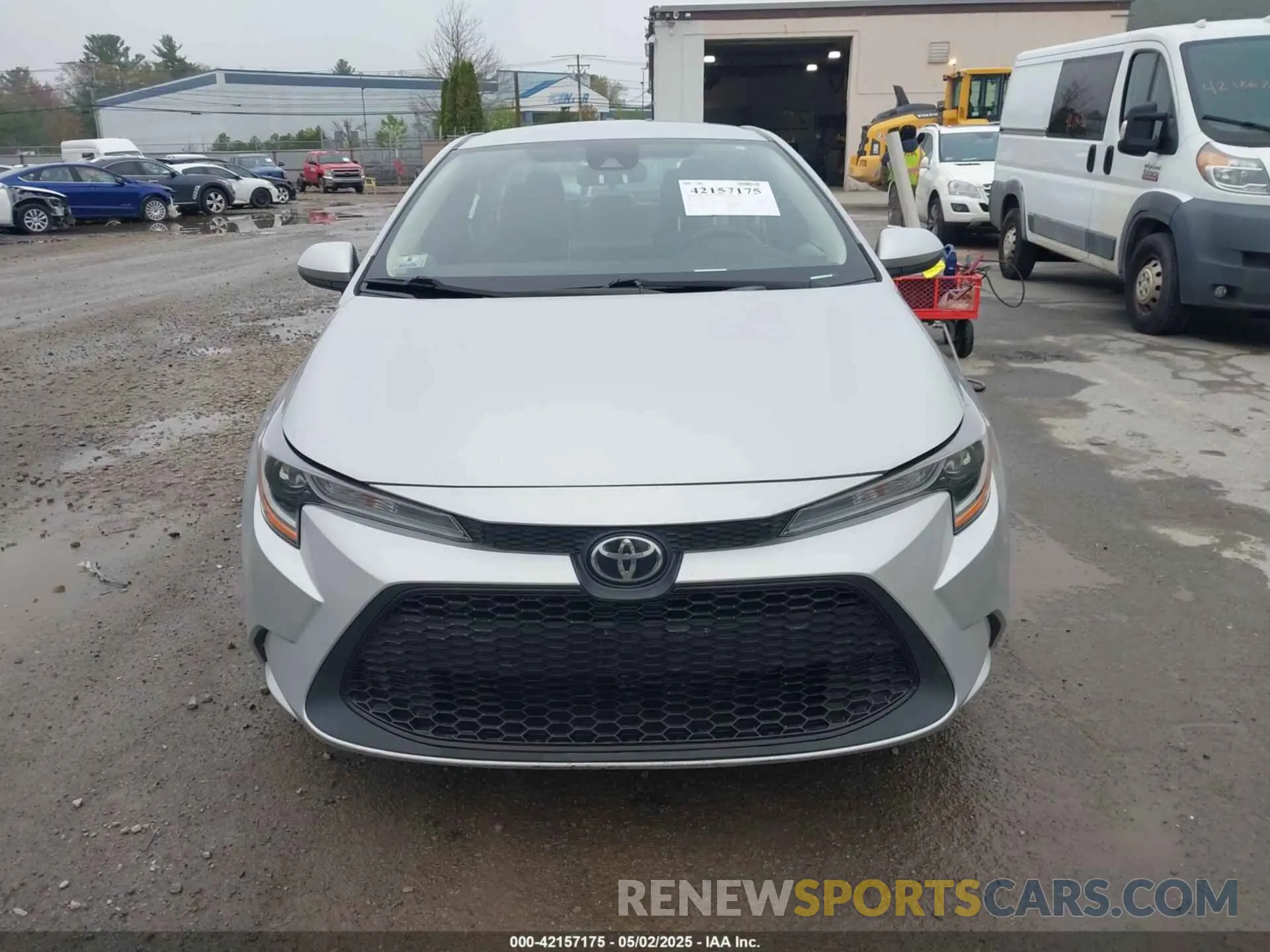 11 Photograph of a damaged car 5YFEPRAE5LP136375 TOYOTA COROLLA 2020