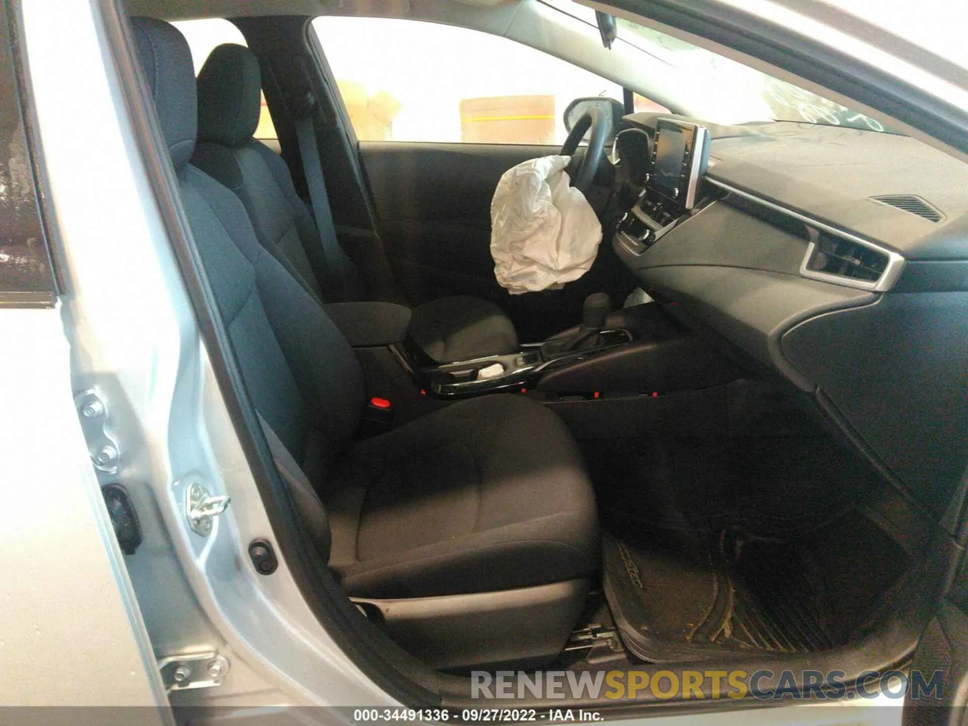 5 Photograph of a damaged car 5YFEPRAE5LP142242 TOYOTA COROLLA 2020