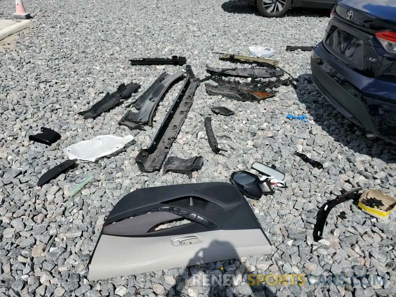 12 Photograph of a damaged car 5YFEPRAE6LP003964 TOYOTA COROLLA 2020