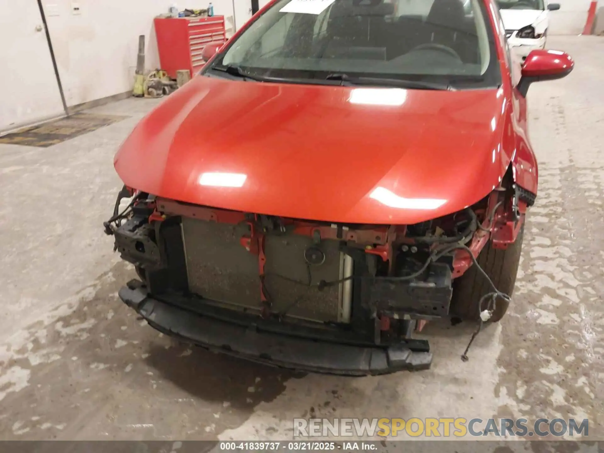 6 Photograph of a damaged car 5YFEPRAE6LP004225 TOYOTA COROLLA 2020