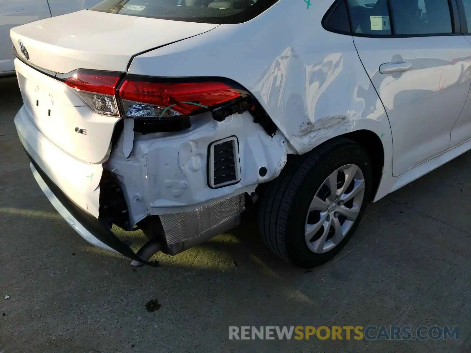 9 Photograph of a damaged car 5YFEPRAE6LP007156 TOYOTA COROLLA 2020