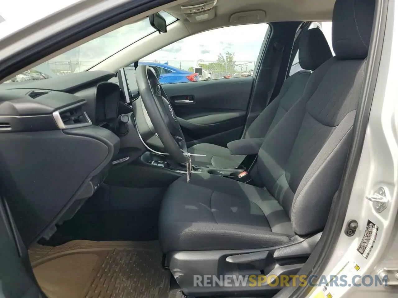 7 Photograph of a damaged car 5YFEPRAE6LP028556 TOYOTA COROLLA 2020