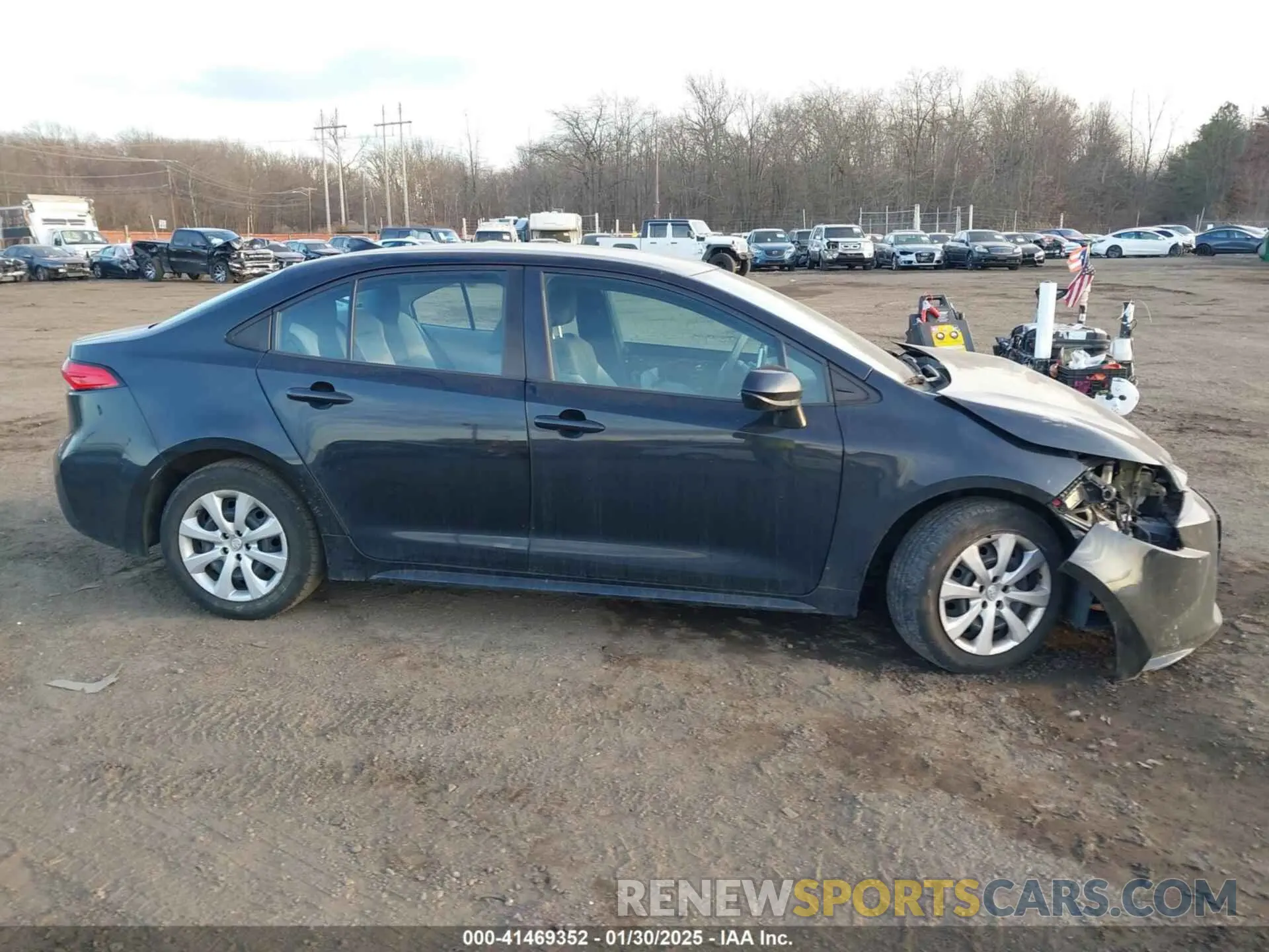 14 Photograph of a damaged car 5YFEPRAE6LP035670 TOYOTA COROLLA 2020