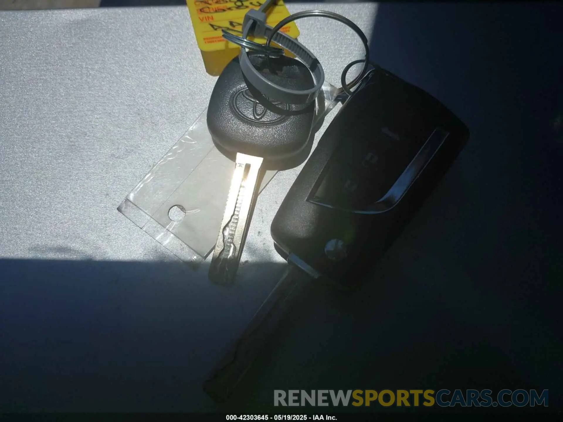 11 Photograph of a damaged car 5YFEPRAE6LP041047 TOYOTA COROLLA 2020
