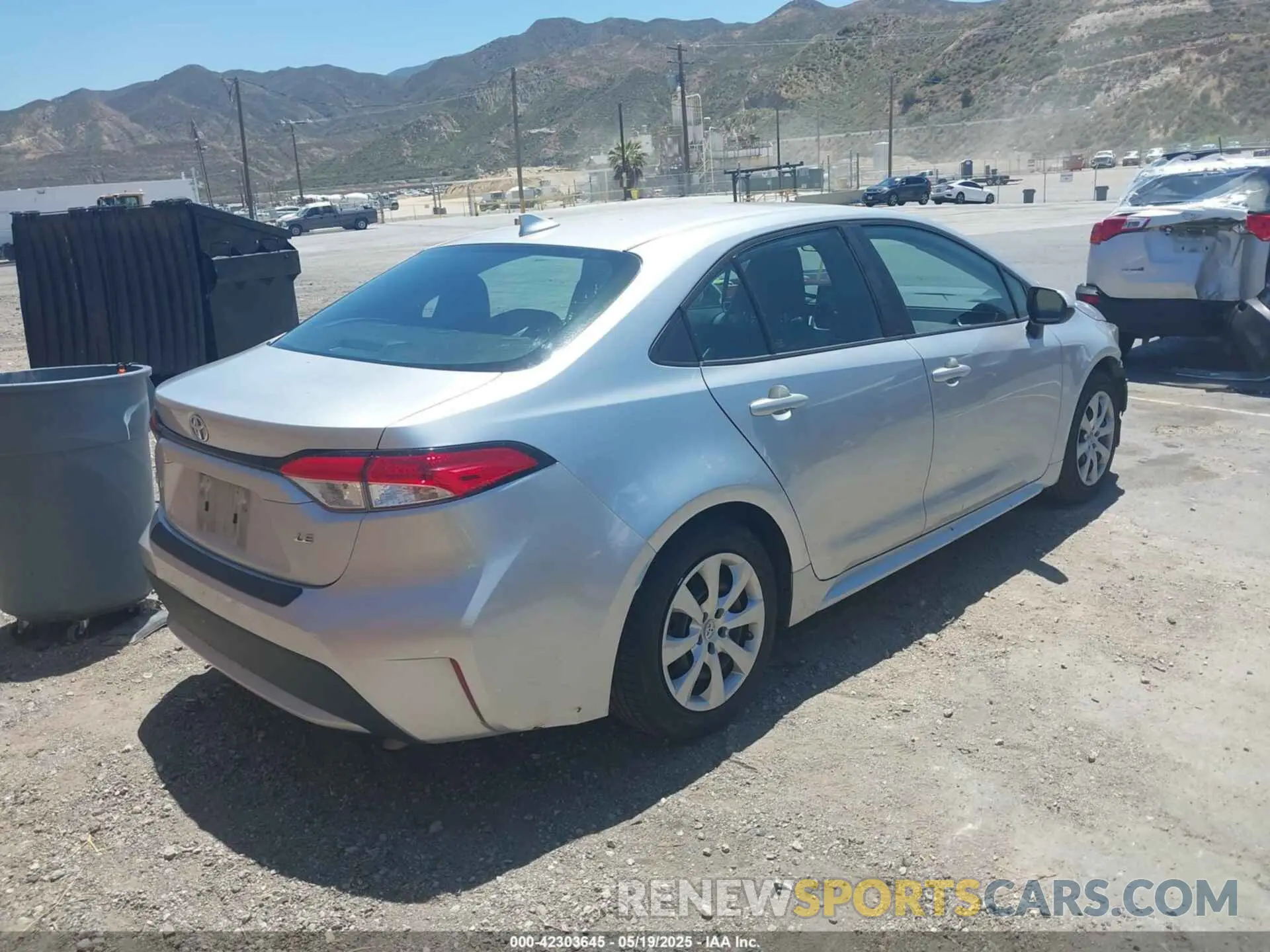 4 Photograph of a damaged car 5YFEPRAE6LP041047 TOYOTA COROLLA 2020