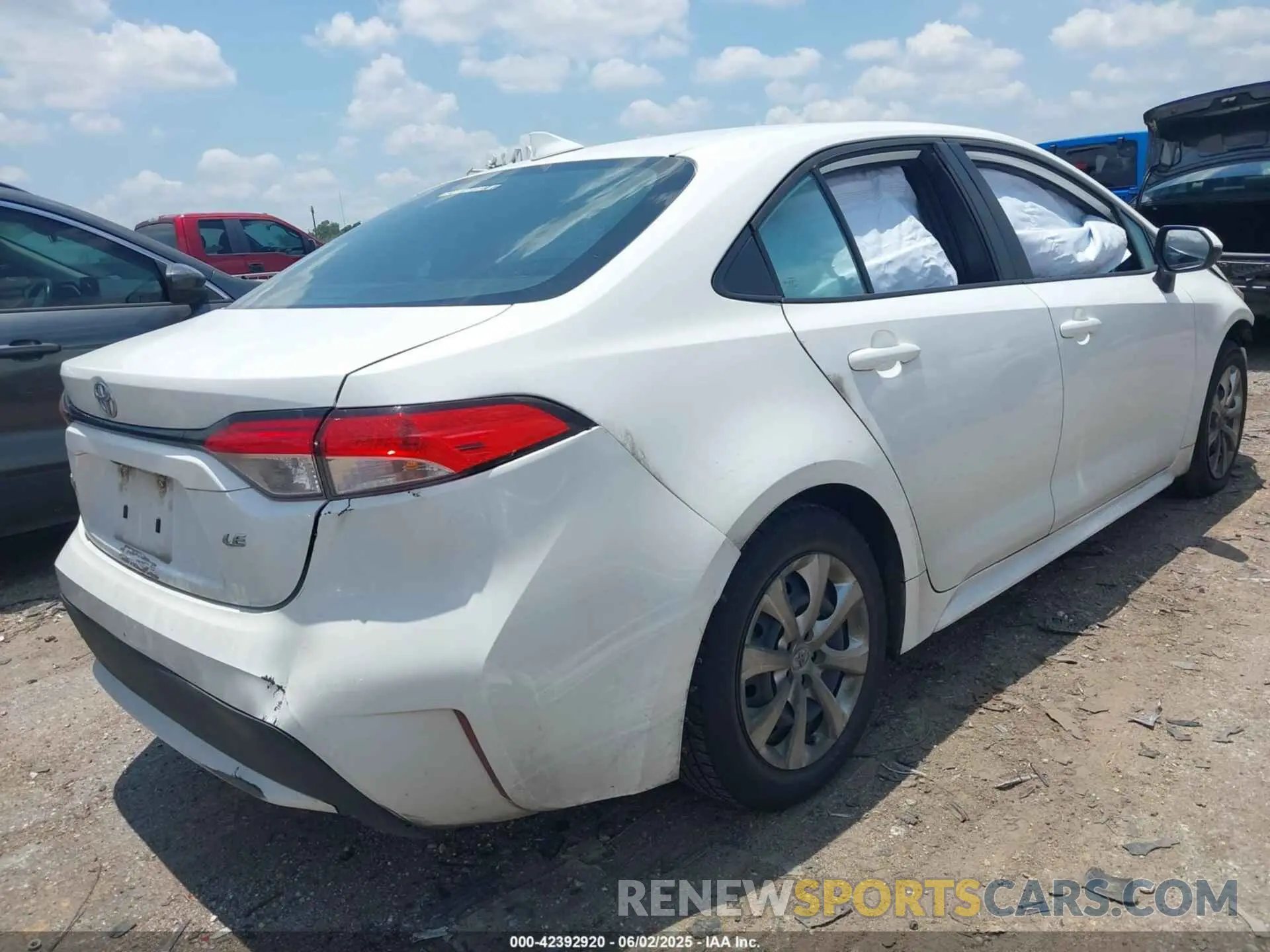 4 Photograph of a damaged car 5YFEPRAE6LP042103 TOYOTA COROLLA 2020