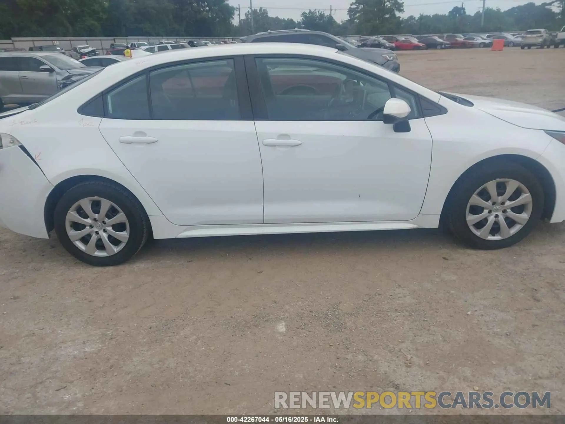 13 Photograph of a damaged car 5YFEPRAE6LP052601 TOYOTA COROLLA 2020