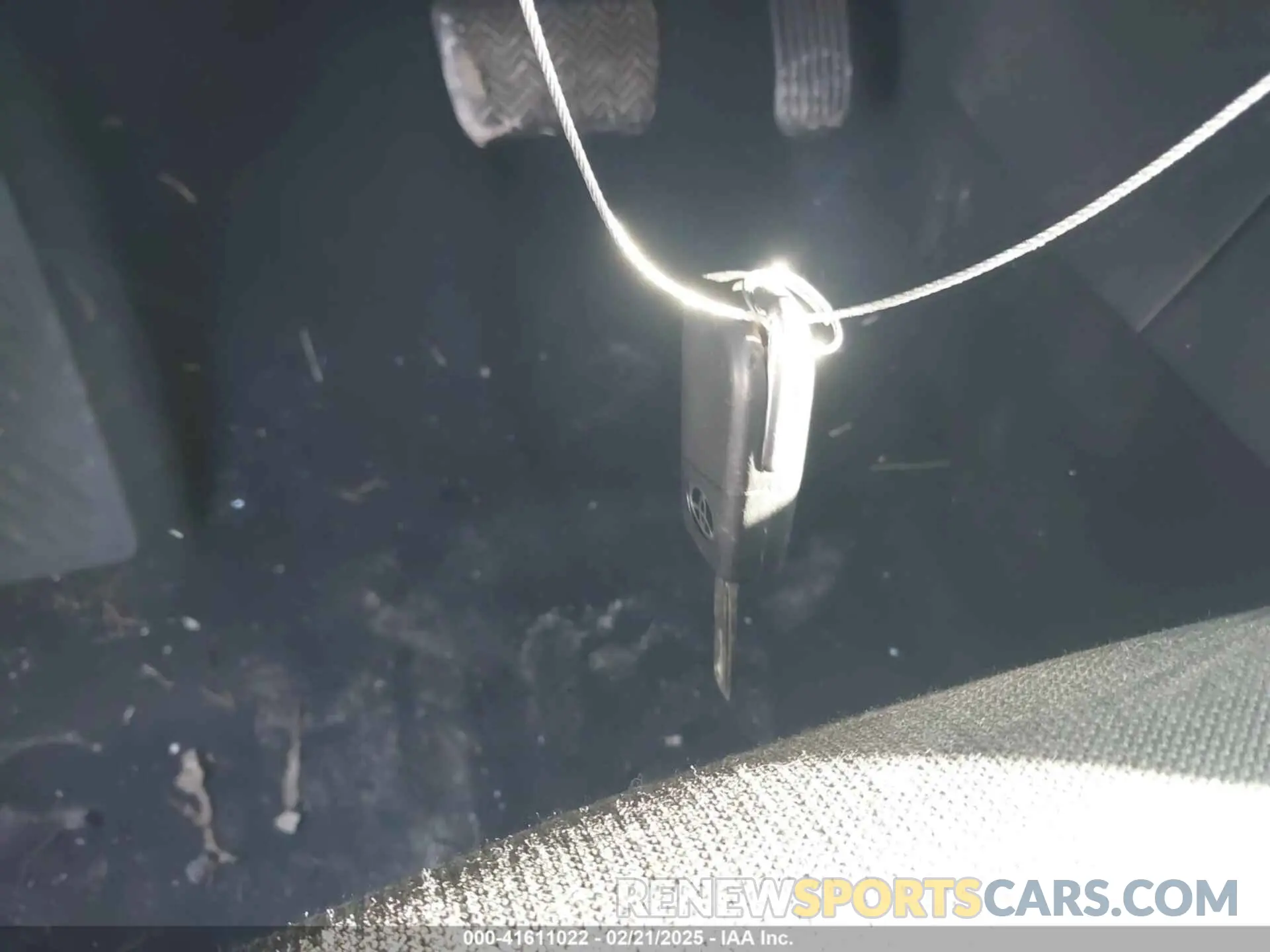 11 Photograph of a damaged car 5YFEPRAE6LP052615 TOYOTA COROLLA 2020