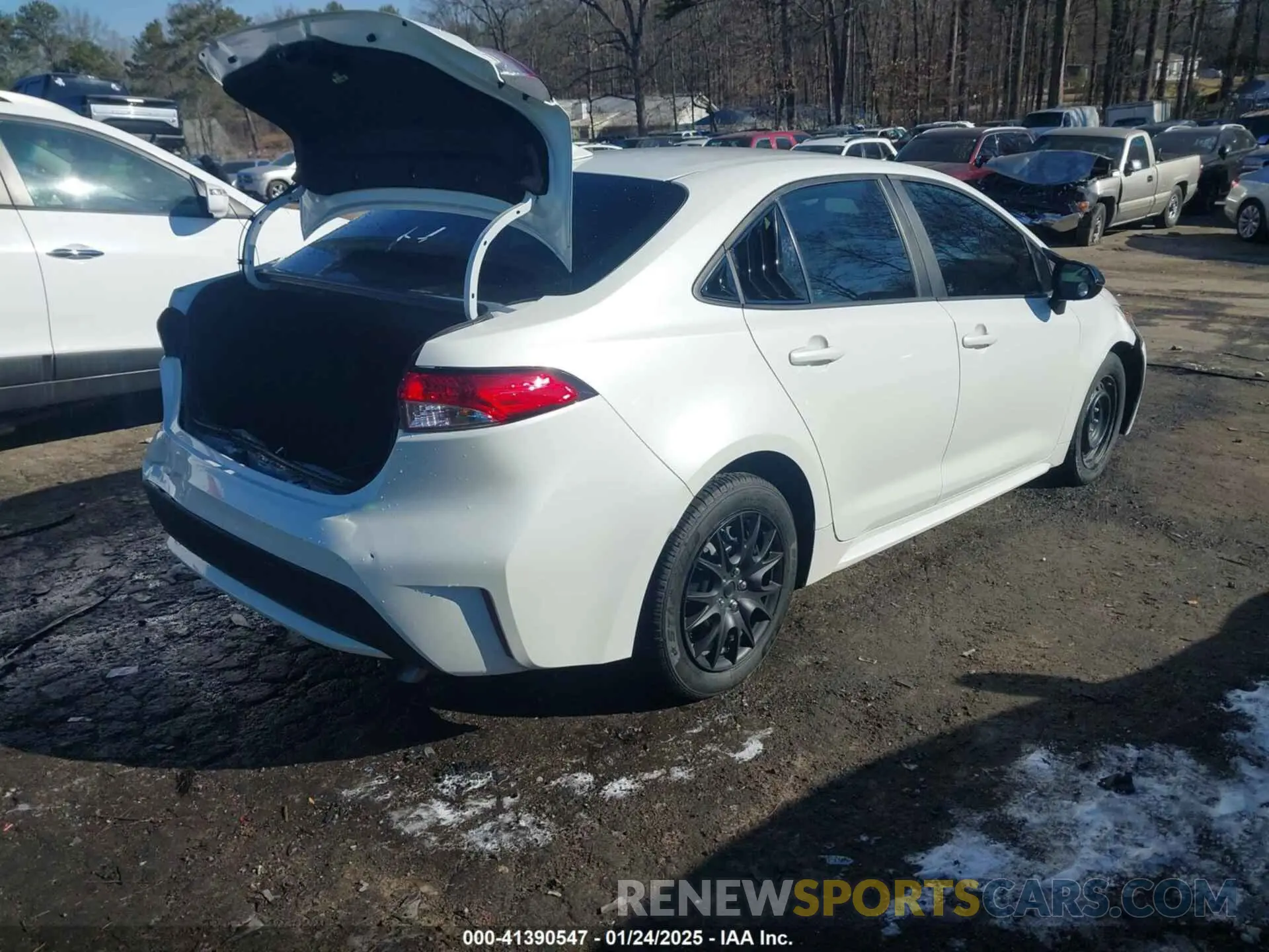 4 Photograph of a damaged car 5YFEPRAE6LP058351 TOYOTA COROLLA 2020