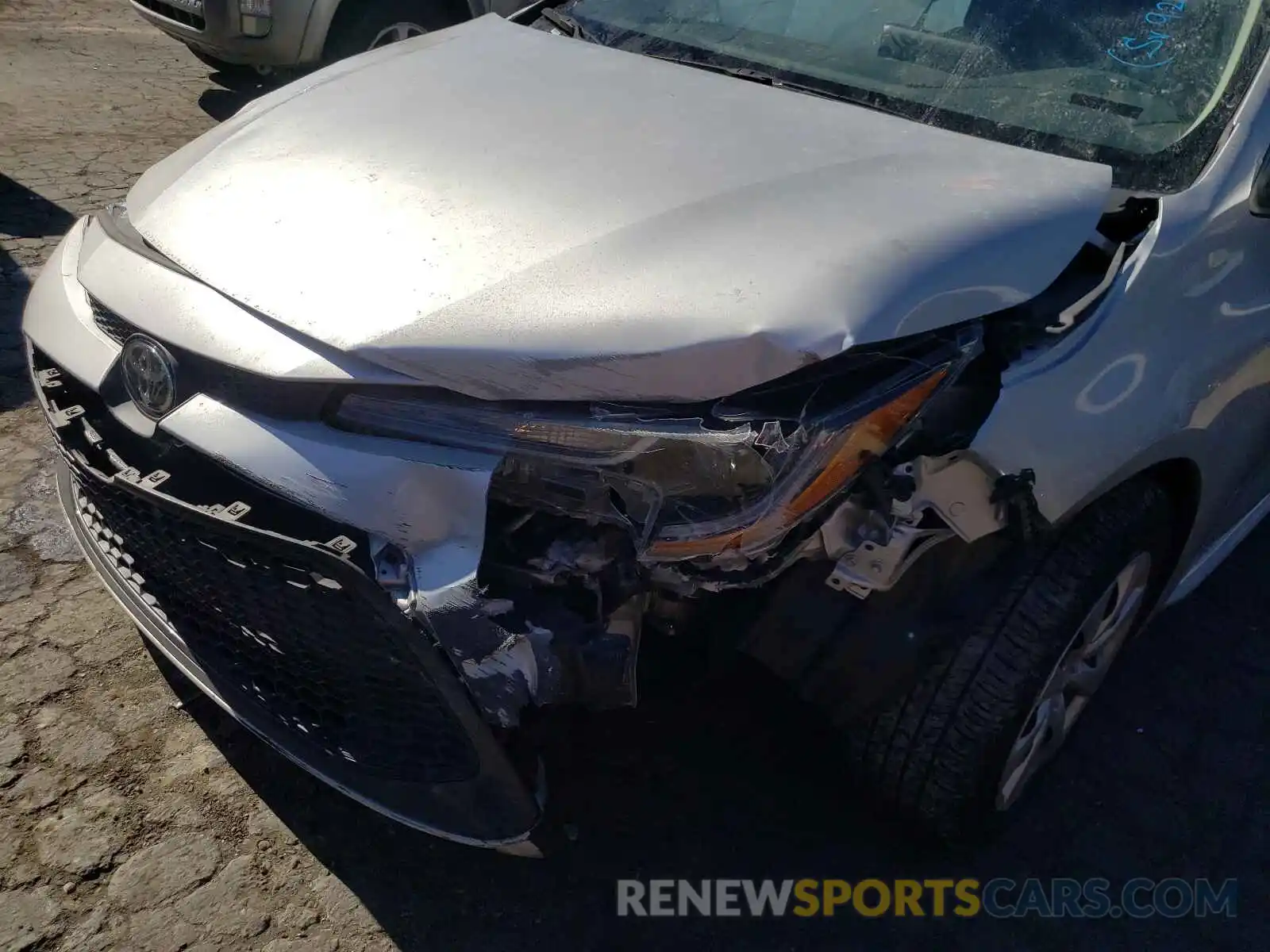 9 Photograph of a damaged car 5YFEPRAE6LP065865 TOYOTA COROLLA 2020