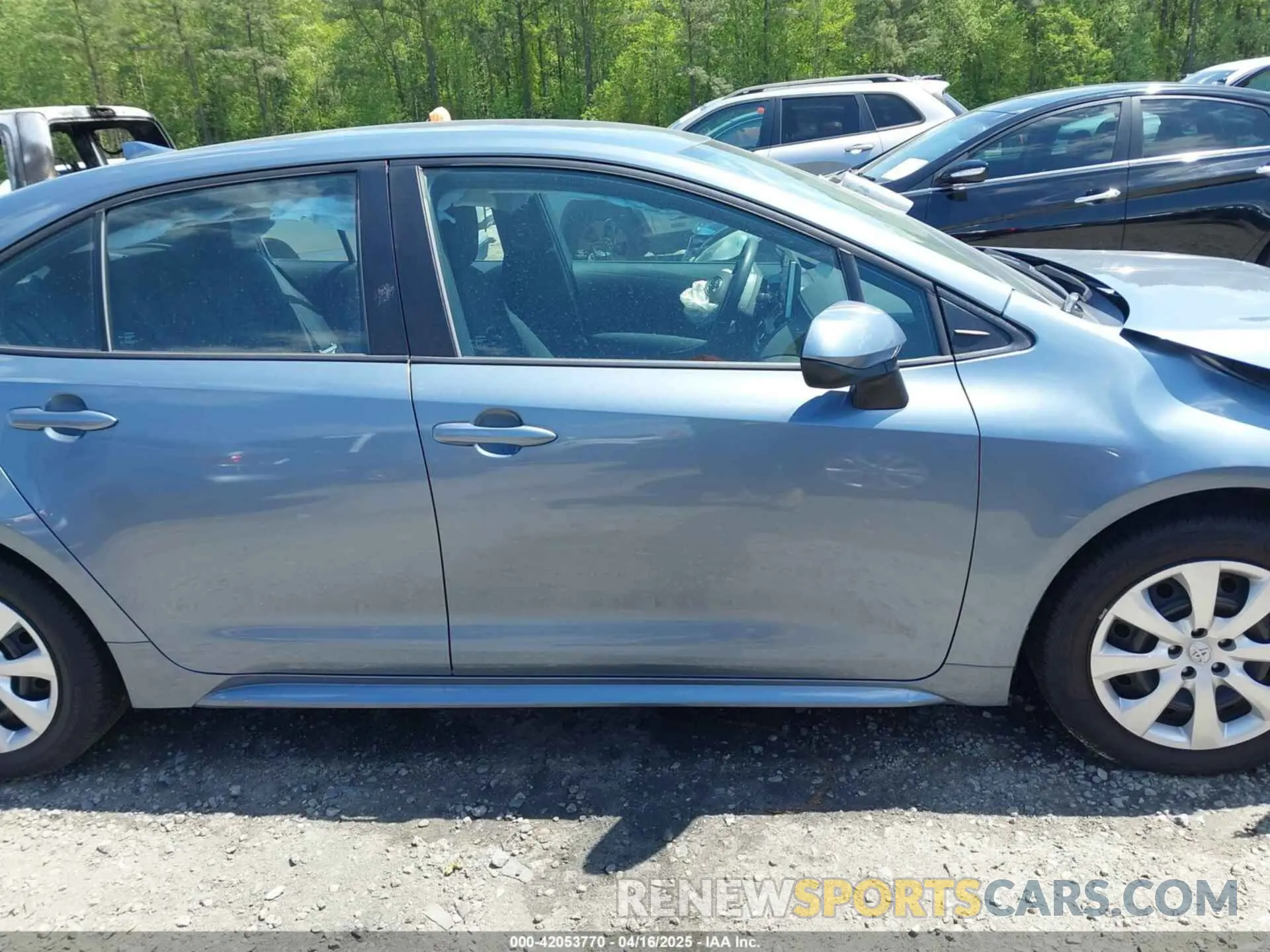 12 Photograph of a damaged car 5YFEPRAE6LP073111 TOYOTA COROLLA 2020