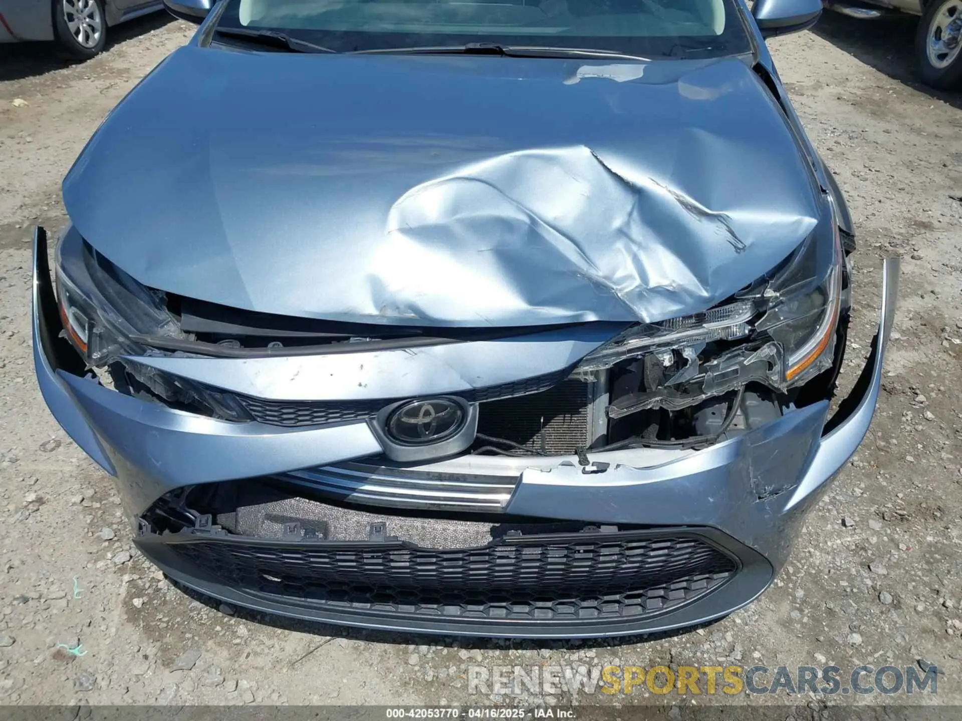 17 Photograph of a damaged car 5YFEPRAE6LP073111 TOYOTA COROLLA 2020
