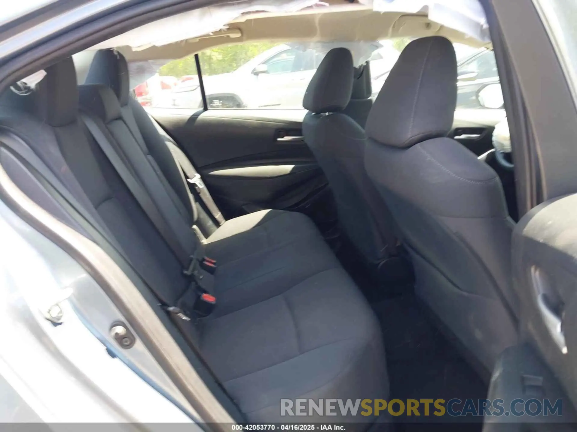 8 Photograph of a damaged car 5YFEPRAE6LP073111 TOYOTA COROLLA 2020