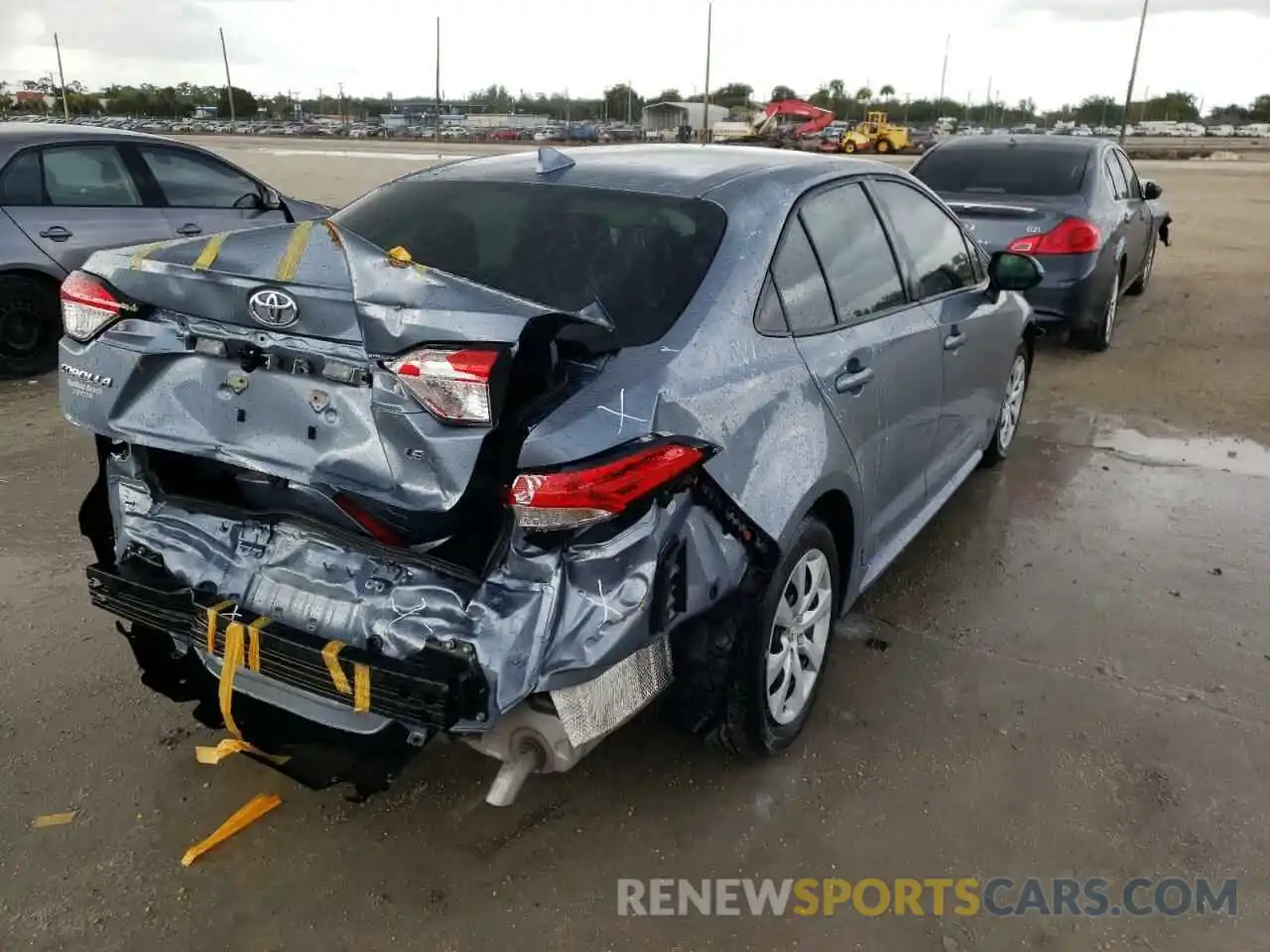 4 Photograph of a damaged car 5YFEPRAE6LP087414 TOYOTA COROLLA 2020