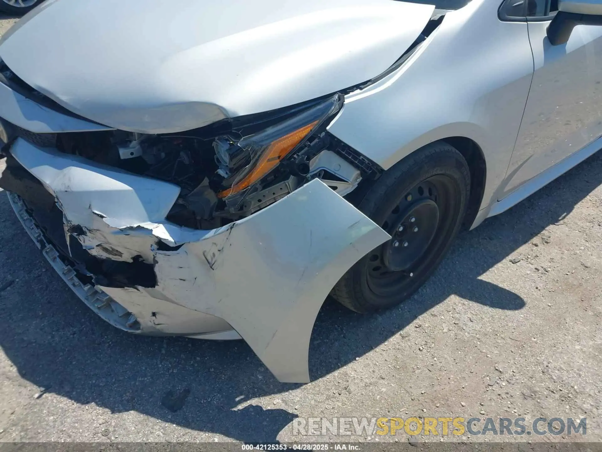 18 Photograph of a damaged car 5YFEPRAE6LP088157 TOYOTA COROLLA 2020