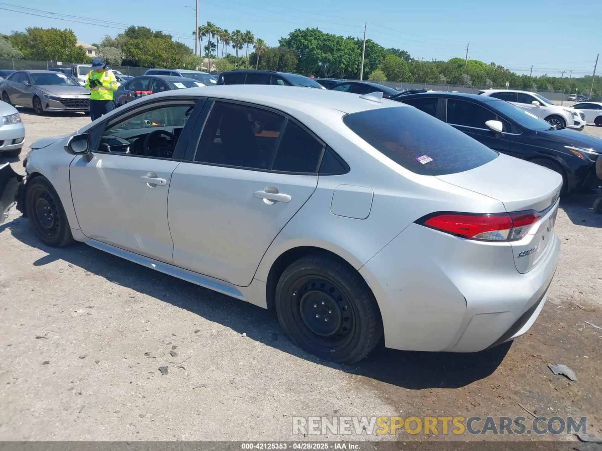 3 Photograph of a damaged car 5YFEPRAE6LP088157 TOYOTA COROLLA 2020