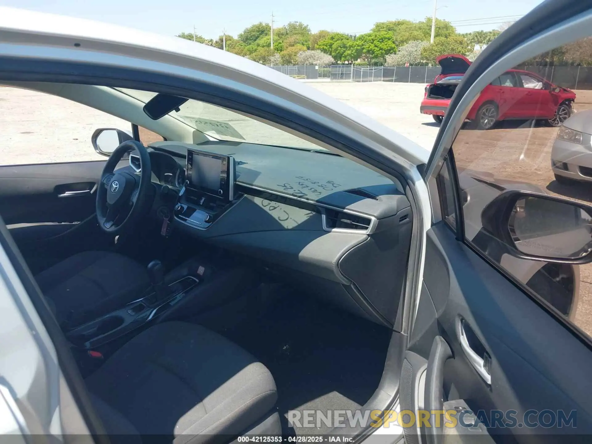5 Photograph of a damaged car 5YFEPRAE6LP088157 TOYOTA COROLLA 2020