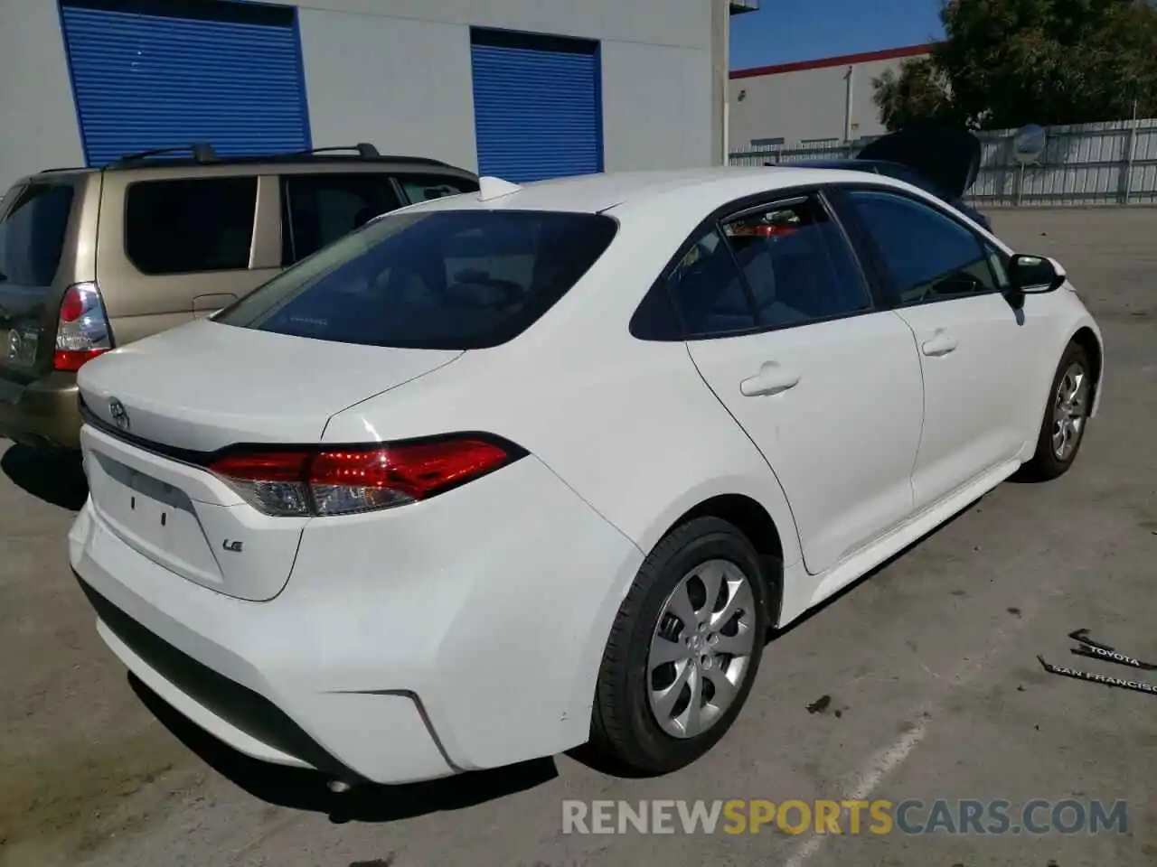 4 Photograph of a damaged car 5YFEPRAE6LP096548 TOYOTA COROLLA 2020