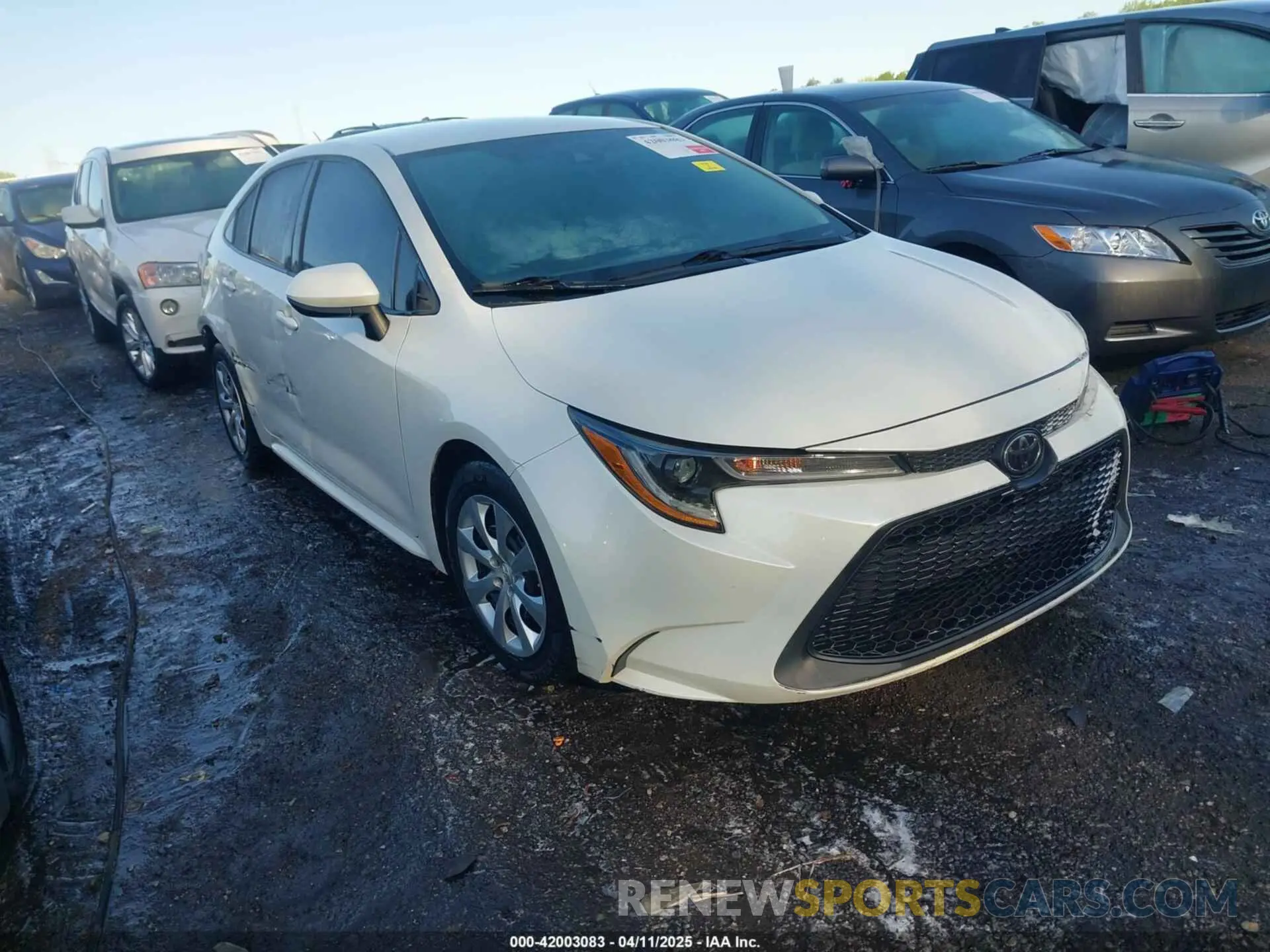 1 Photograph of a damaged car 5YFEPRAE6LP100260 TOYOTA COROLLA 2020