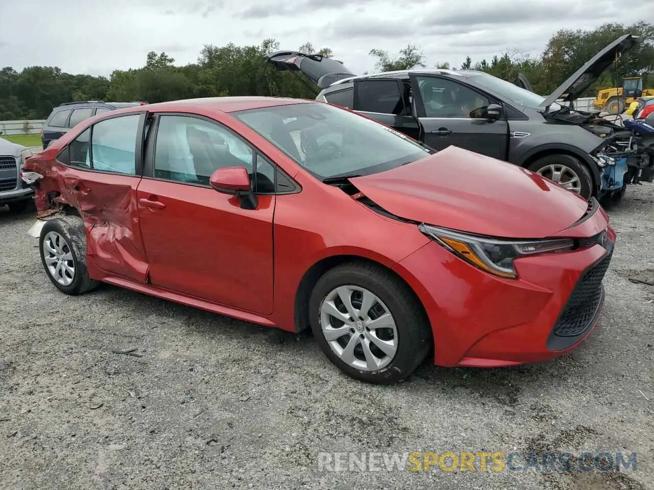 4 Photograph of a damaged car 5YFEPRAE6LP101067 TOYOTA COROLLA 2020