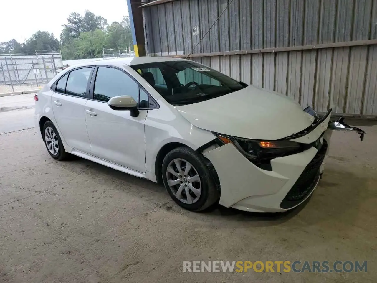 4 Photograph of a damaged car 5YFEPRAE6LP104230 TOYOTA COROLLA 2020