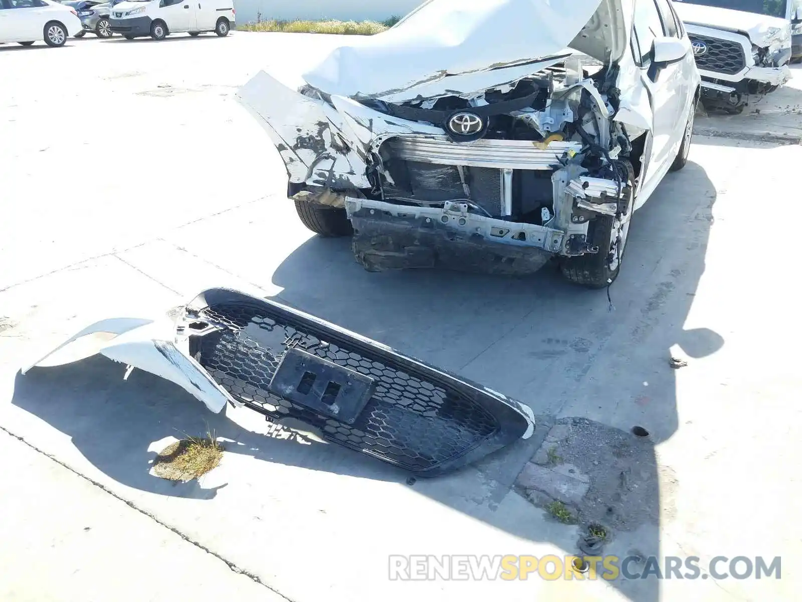 9 Photograph of a damaged car 5YFEPRAE6LP106009 TOYOTA COROLLA 2020