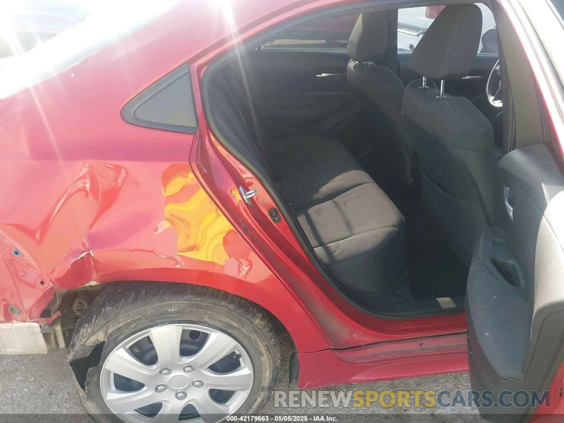 8 Photograph of a damaged car 5YFEPRAE6LP106267 TOYOTA COROLLA 2020
