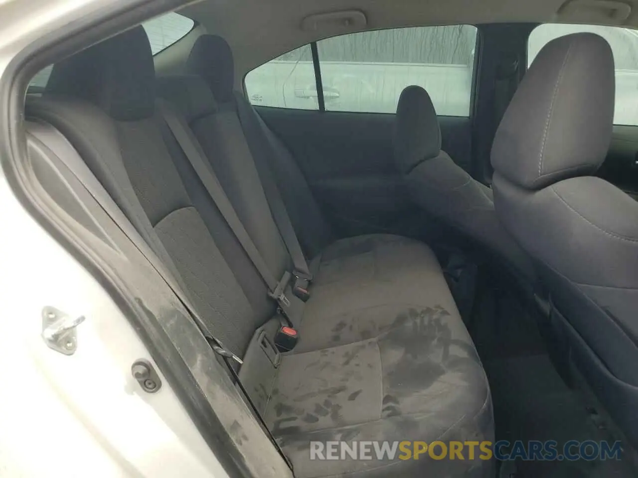 10 Photograph of a damaged car 5YFEPRAE6LP131895 TOYOTA COROLLA 2020