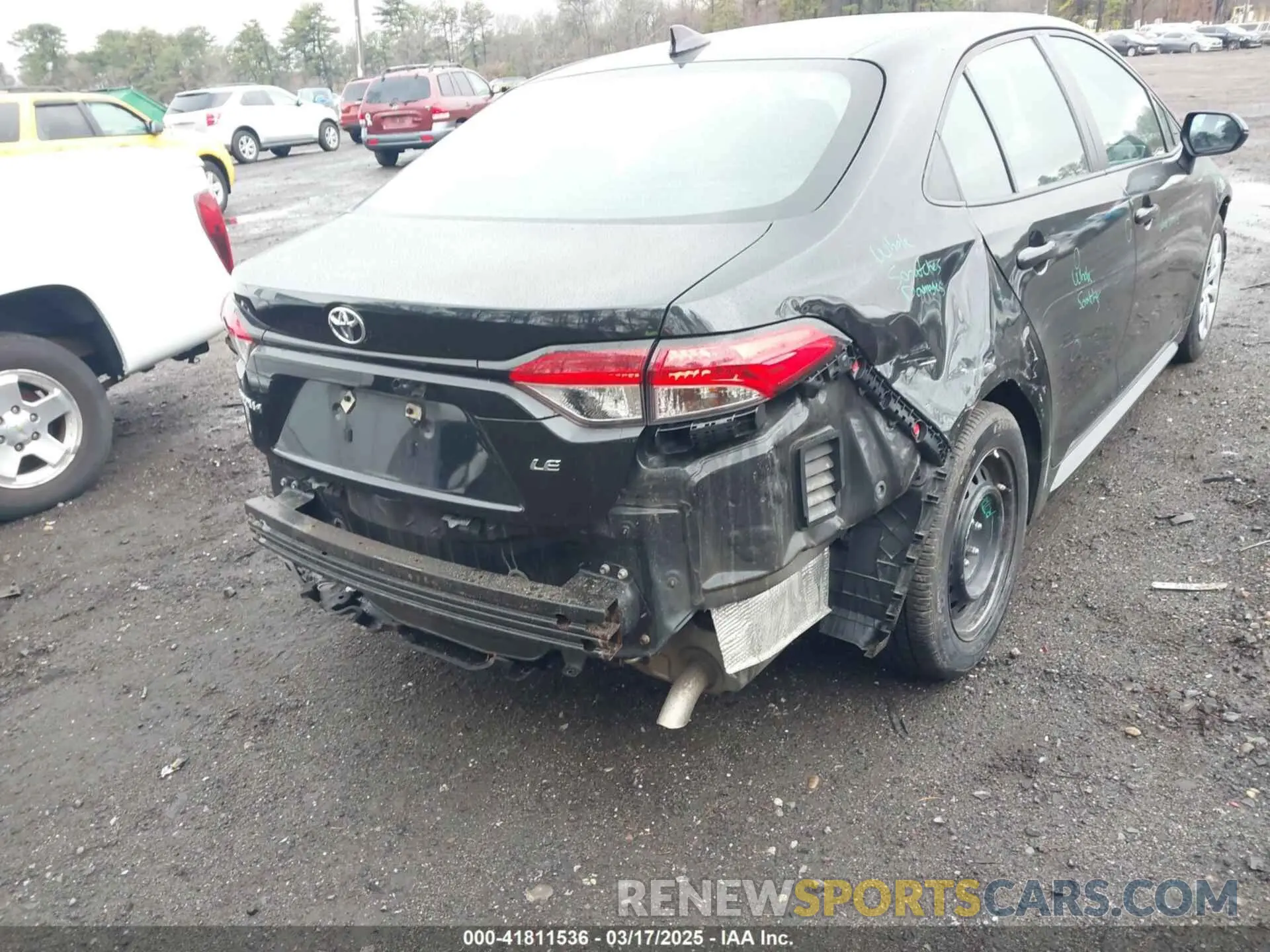 6 Photograph of a damaged car 5YFEPRAE6LP135204 TOYOTA COROLLA 2020