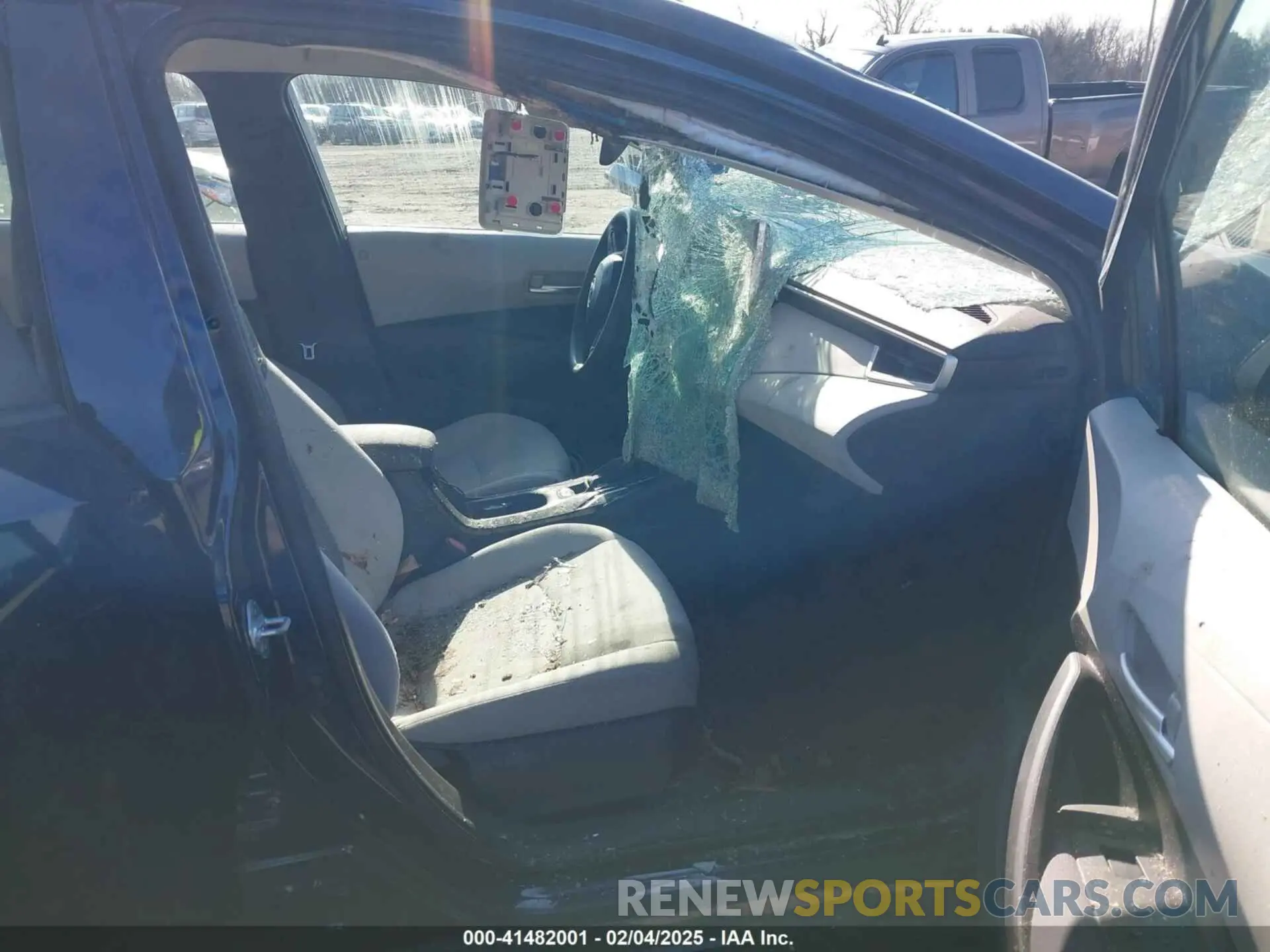 5 Photograph of a damaged car 5YFEPRAE7LP007229 TOYOTA COROLLA 2020