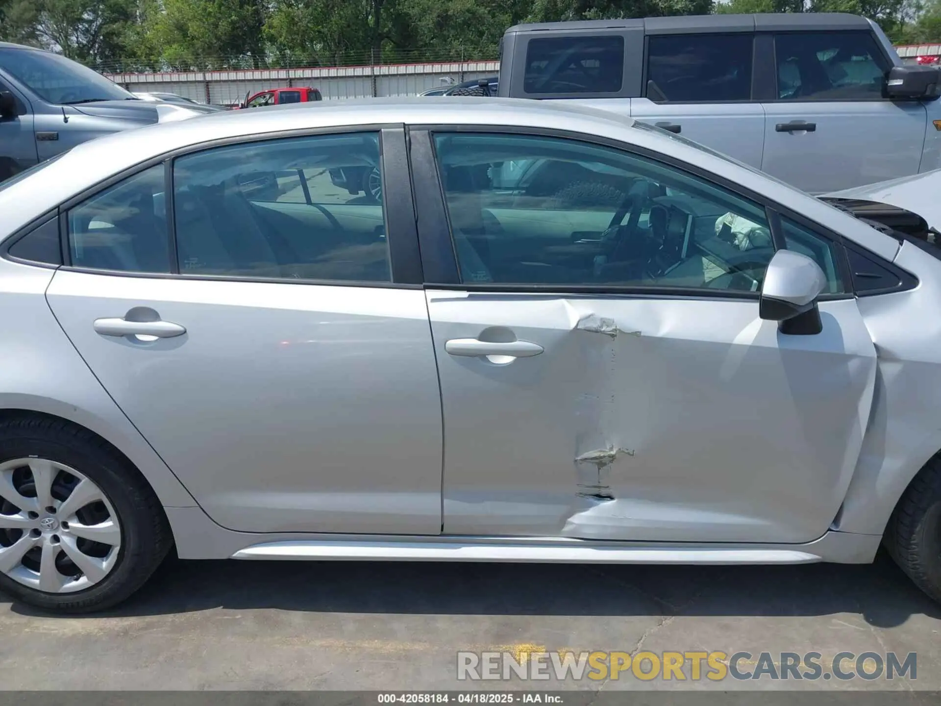 13 Photograph of a damaged car 5YFEPRAE7LP022460 TOYOTA COROLLA 2020