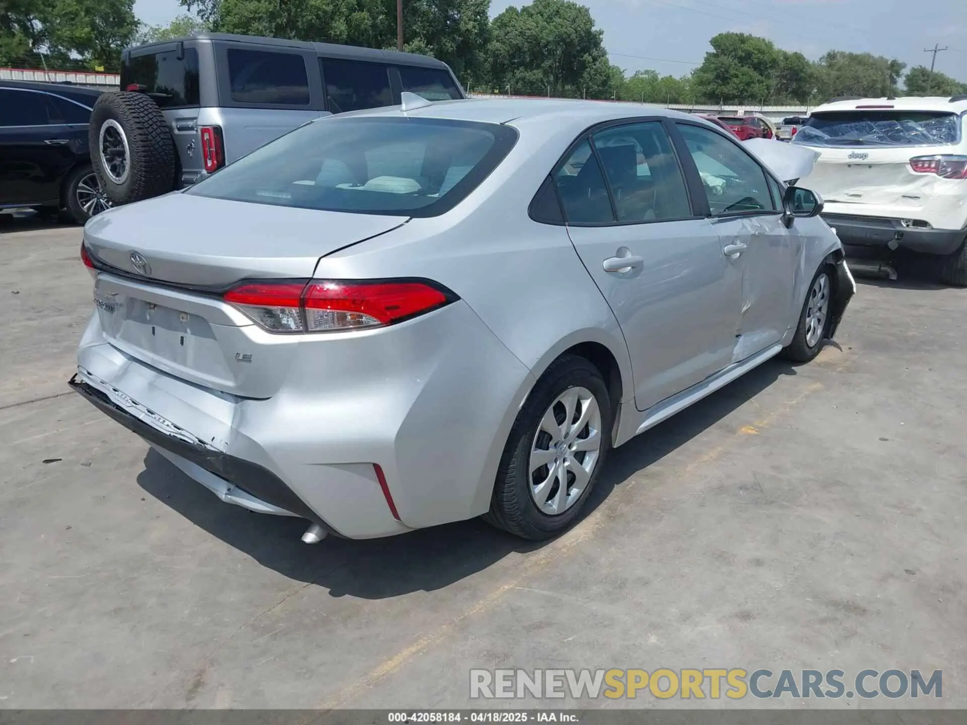 4 Photograph of a damaged car 5YFEPRAE7LP022460 TOYOTA COROLLA 2020