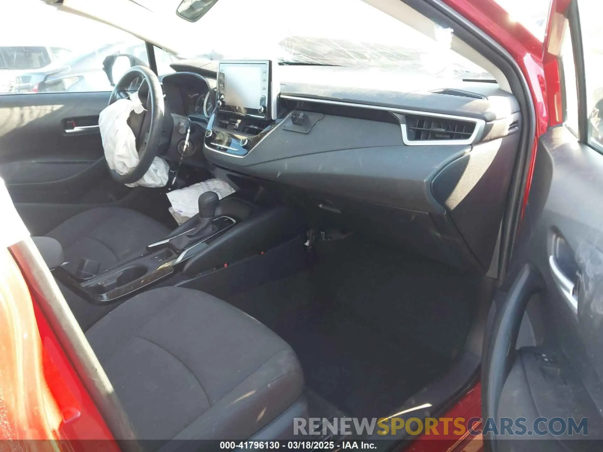 5 Photograph of a damaged car 5YFEPRAE7LP025942 TOYOTA COROLLA 2020