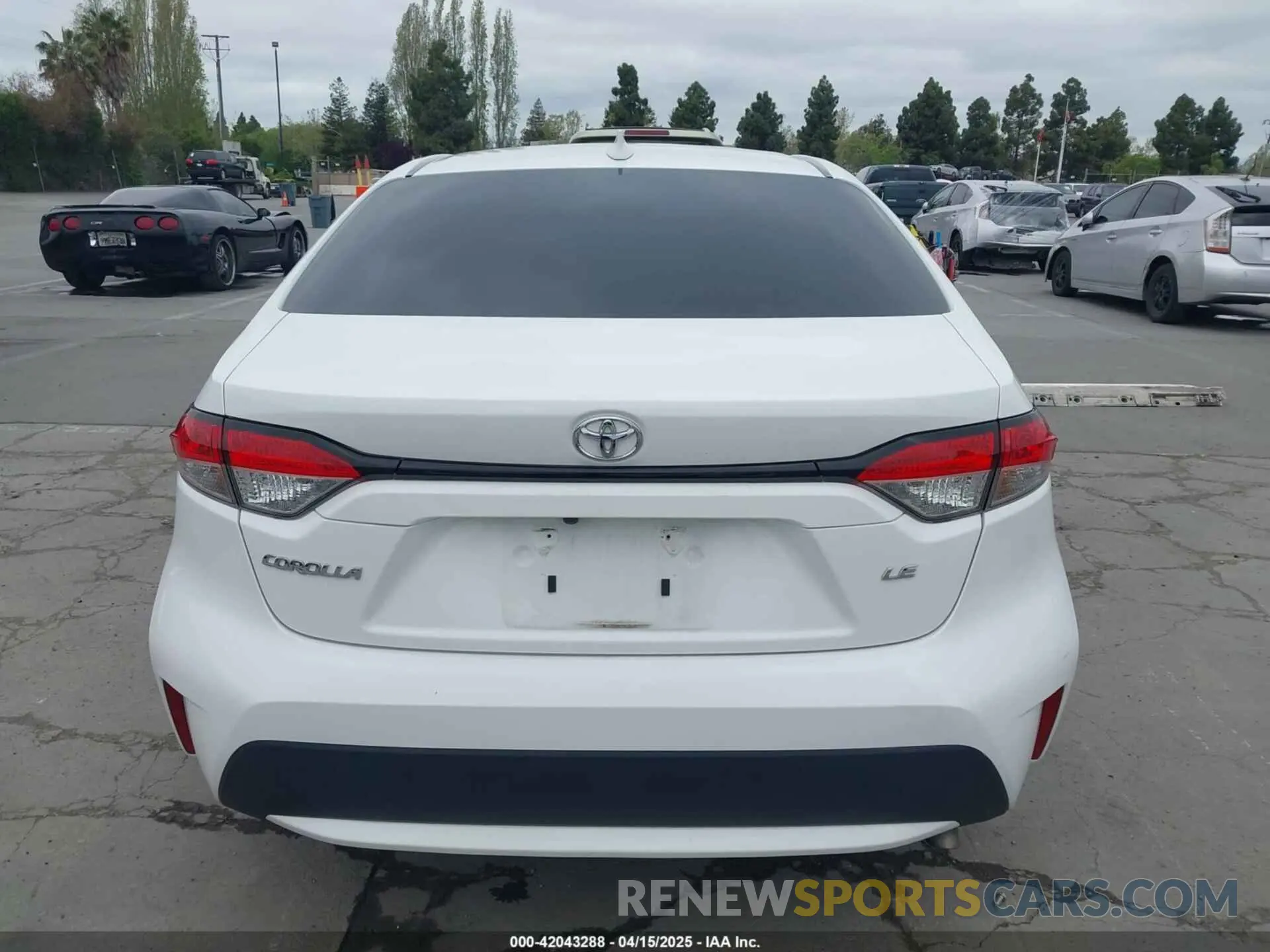 17 Photograph of a damaged car 5YFEPRAE7LP030283 TOYOTA COROLLA 2020