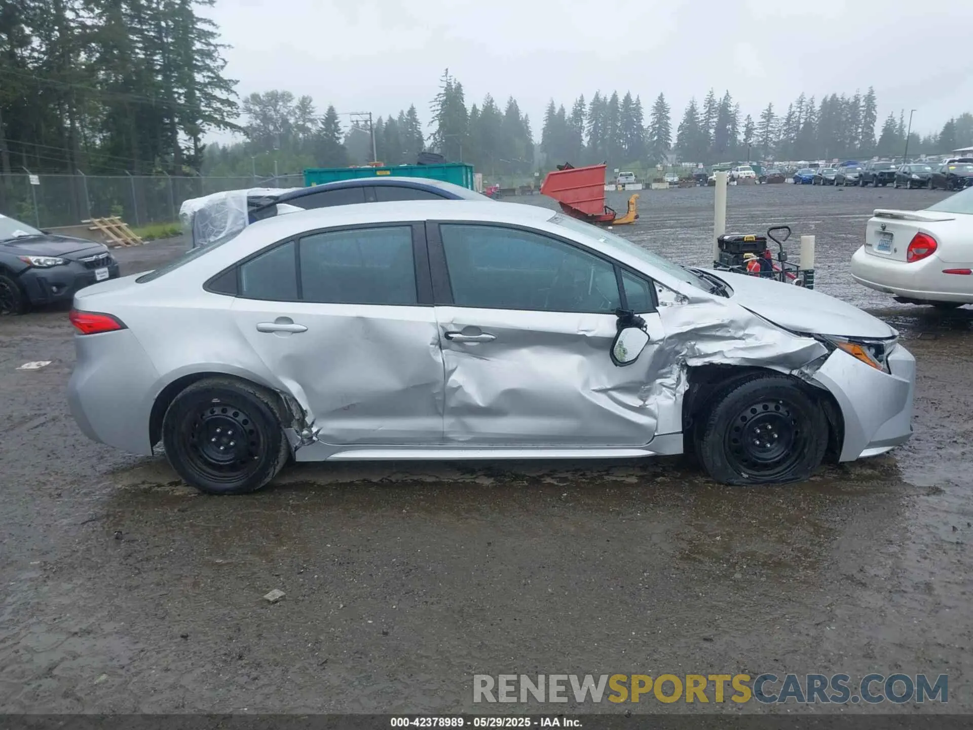 13 Photograph of a damaged car 5YFEPRAE7LP047472 TOYOTA COROLLA 2020