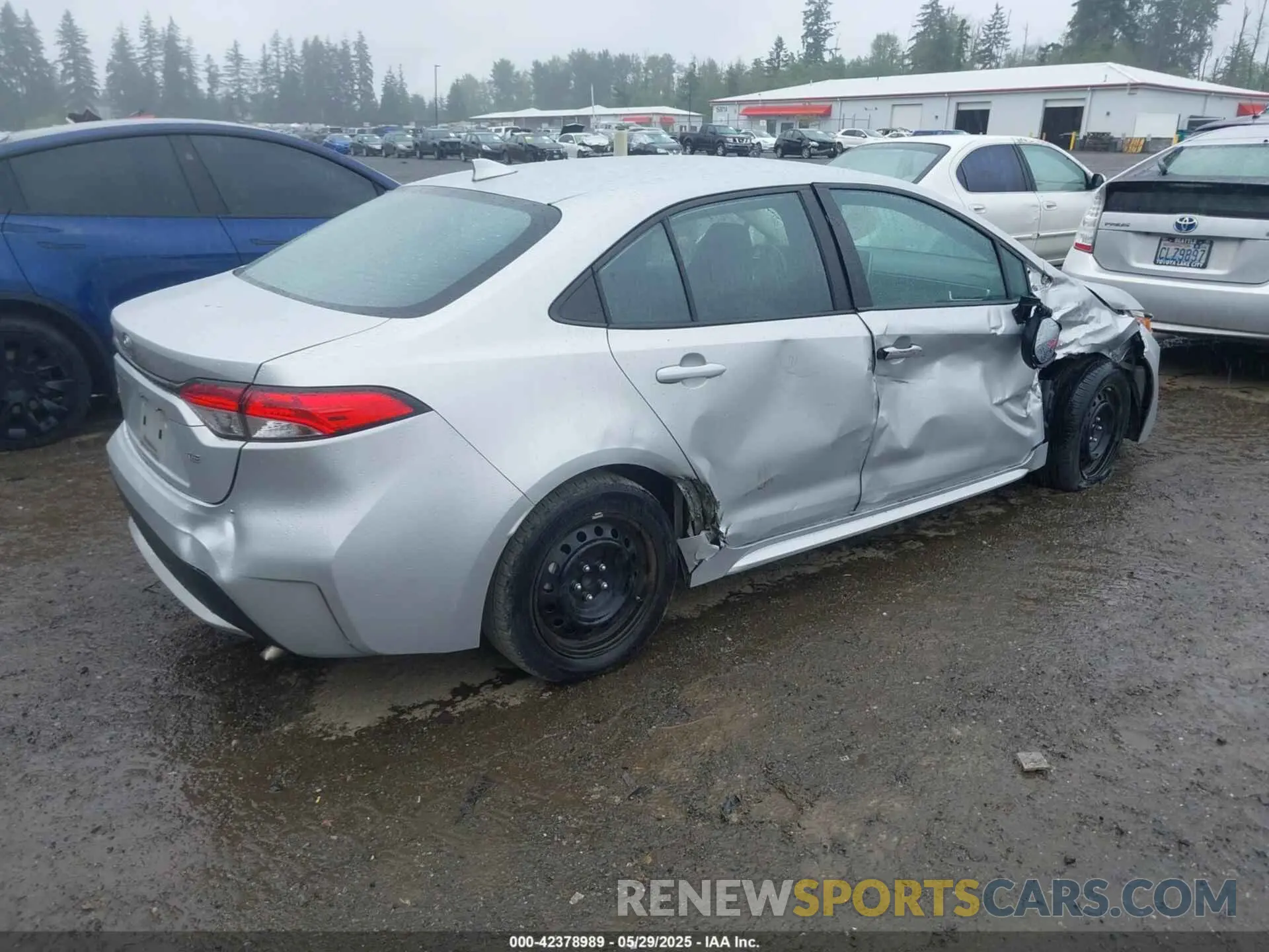 4 Photograph of a damaged car 5YFEPRAE7LP047472 TOYOTA COROLLA 2020